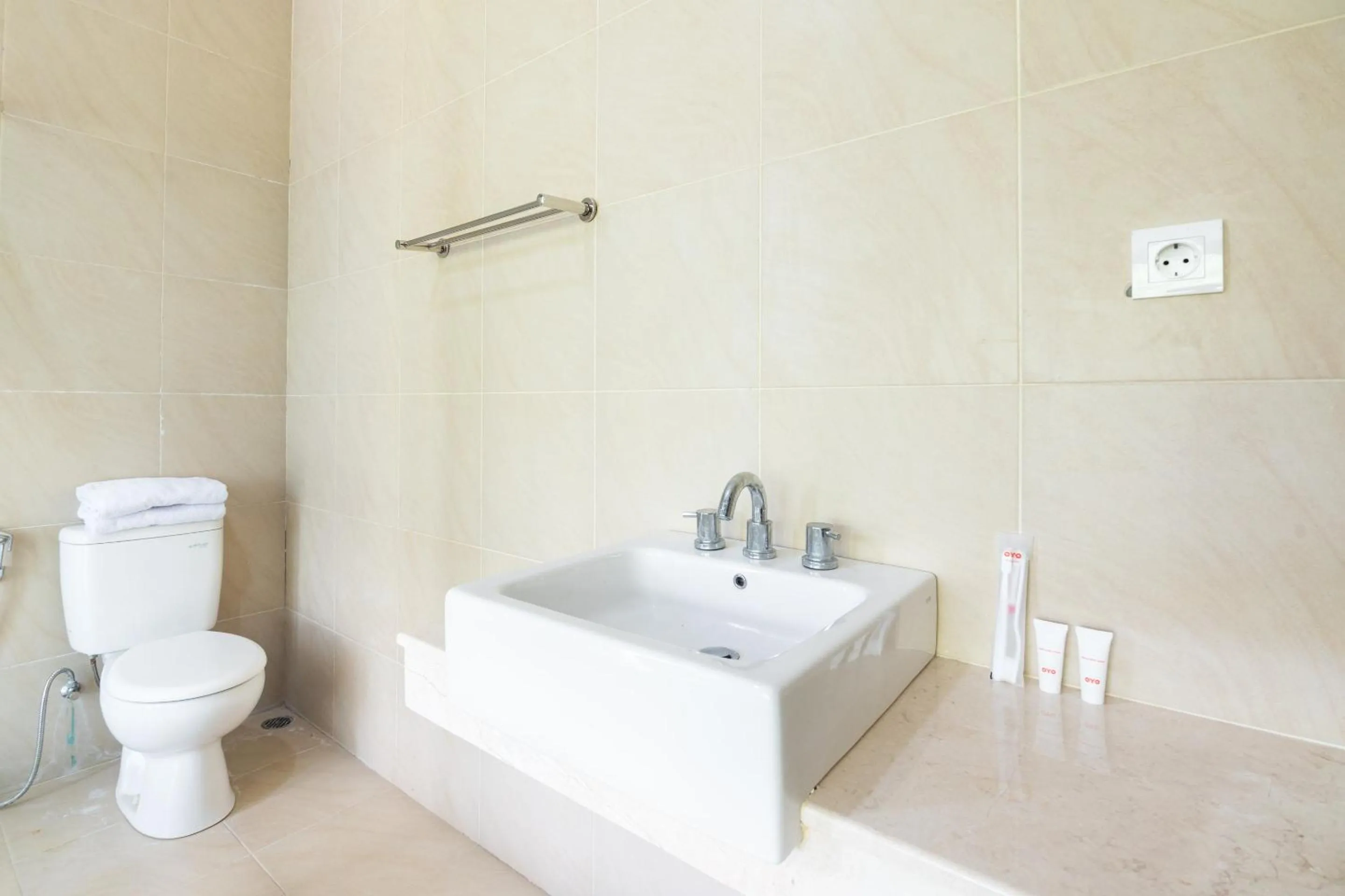 Bathroom in OYO 2001 Taman Dayu Villa Golf View