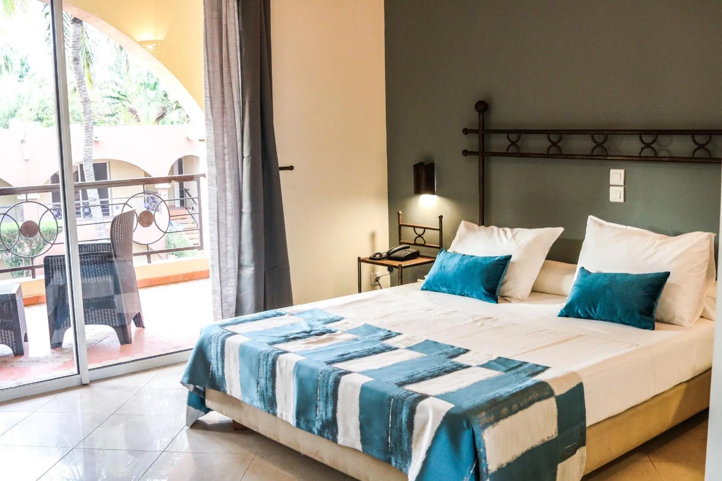 Balcony/Terrace, Bed in Airport Hotel Casino du Cap-vert