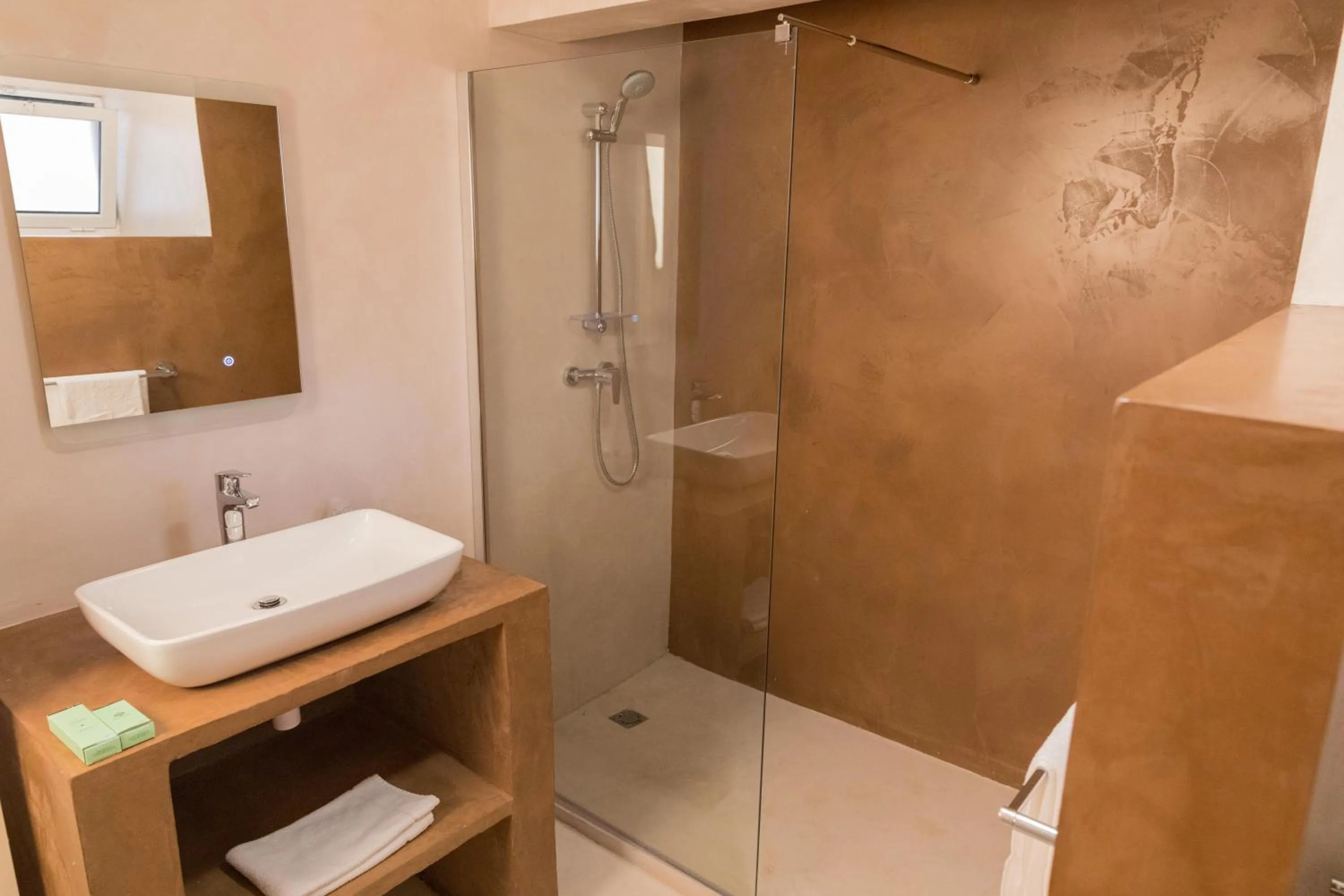 Shower in Airport Hotel Casino du Cap-vert