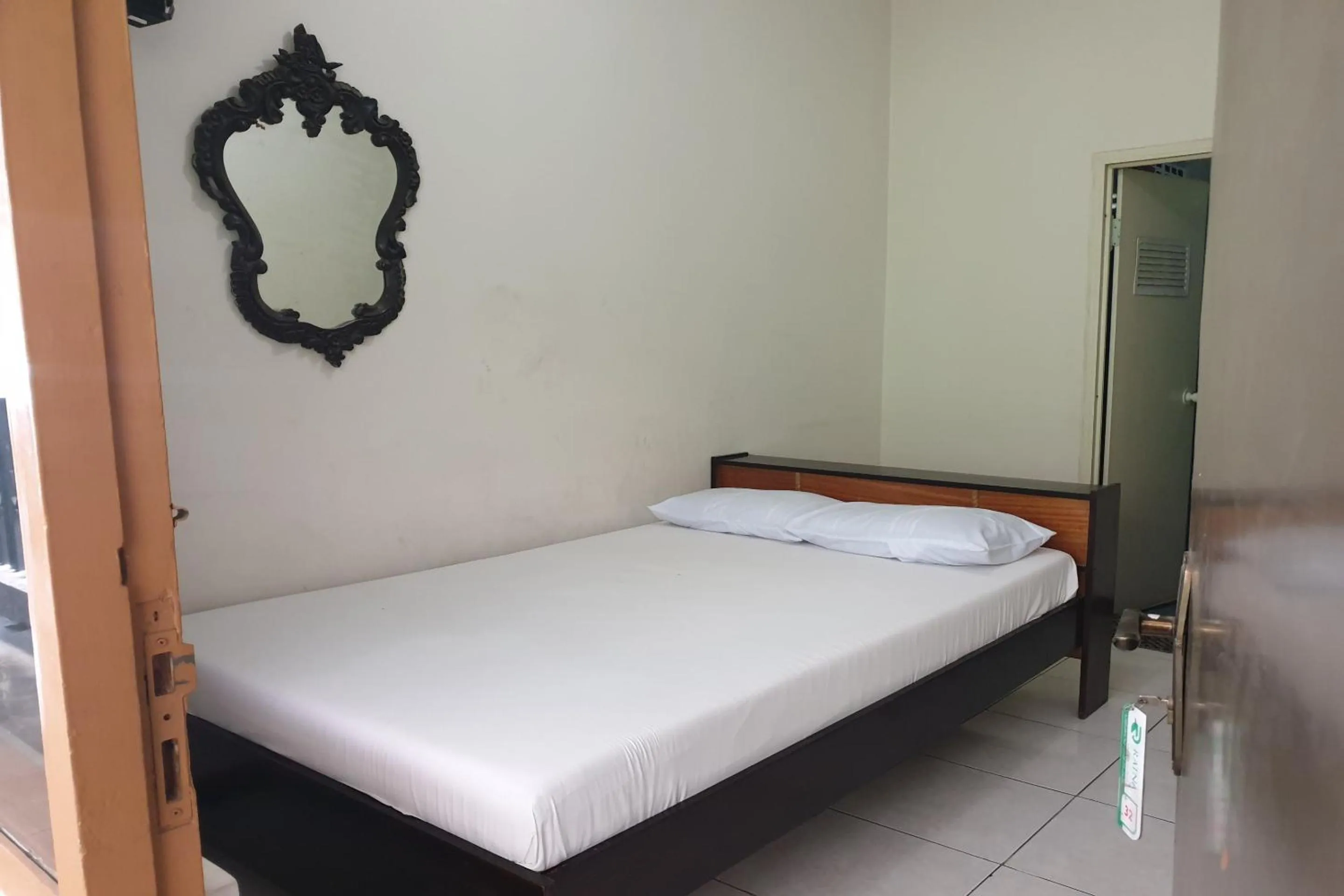 Bedroom, Bed in OYO Life 2090 Ratna Backpacker Syariah