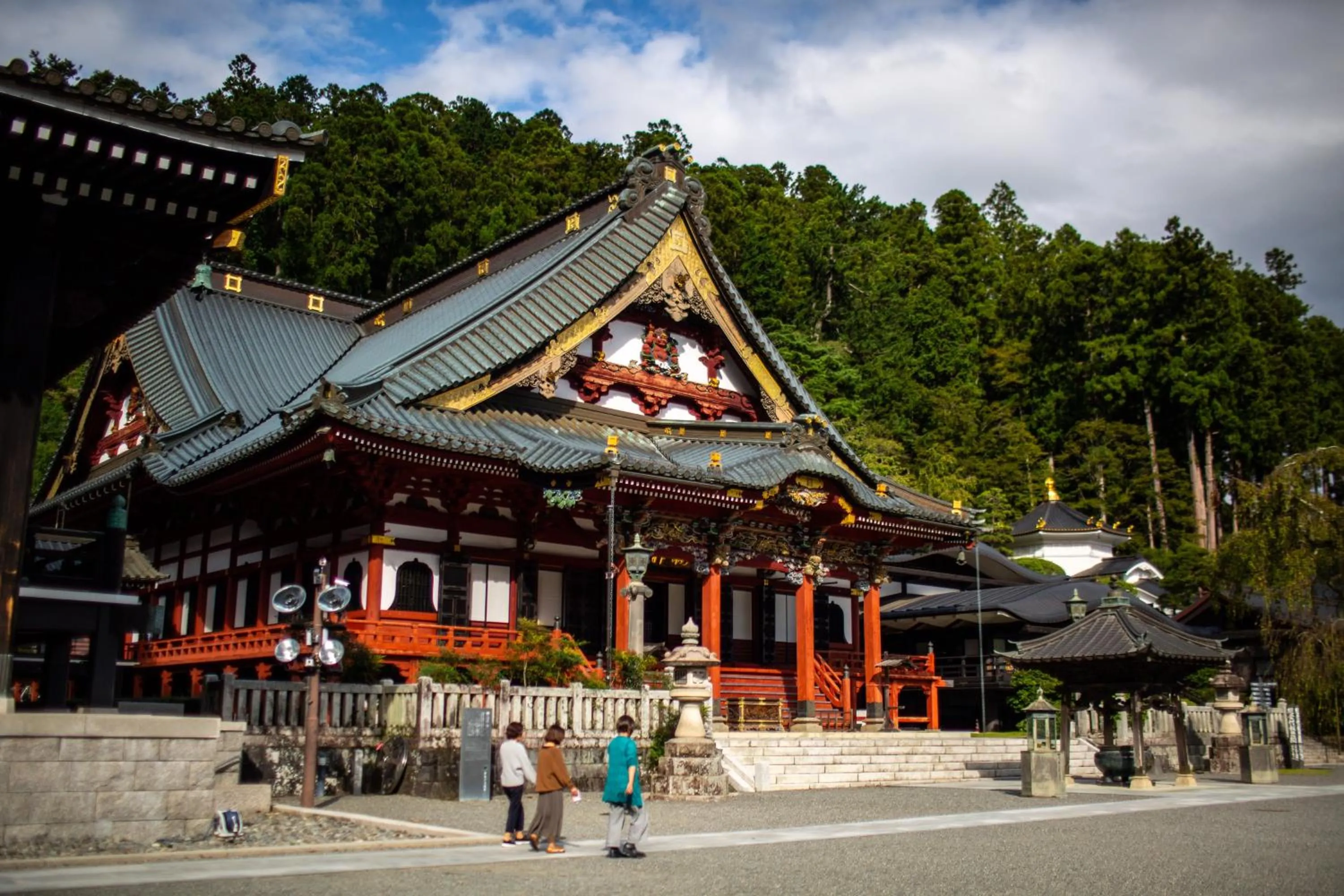 Nearby landmark in 宿坊 端場坊｜Temple Hotel Habanobo