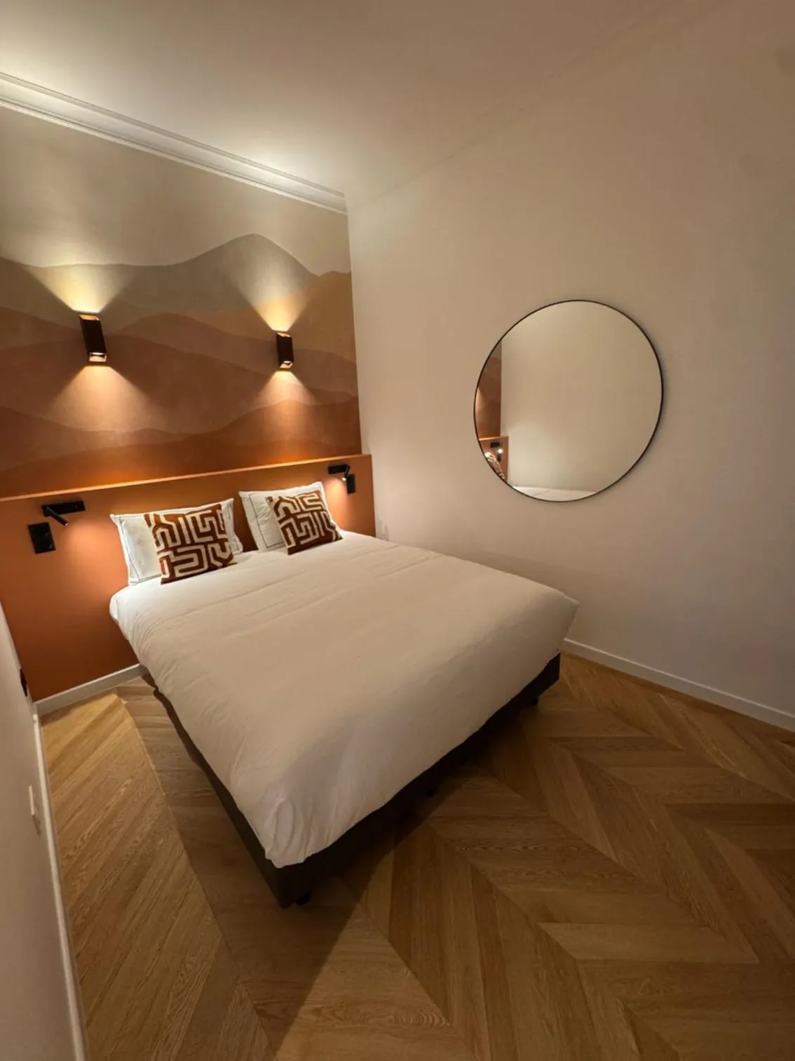 Bedroom, Bed in Hôtel Etoile Trocadéro