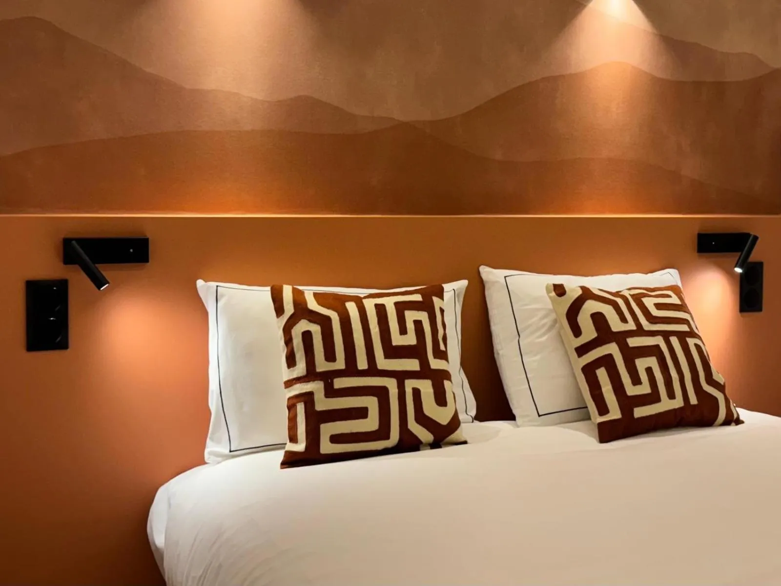 Bedroom, Bed in Hôtel Etoile Trocadéro