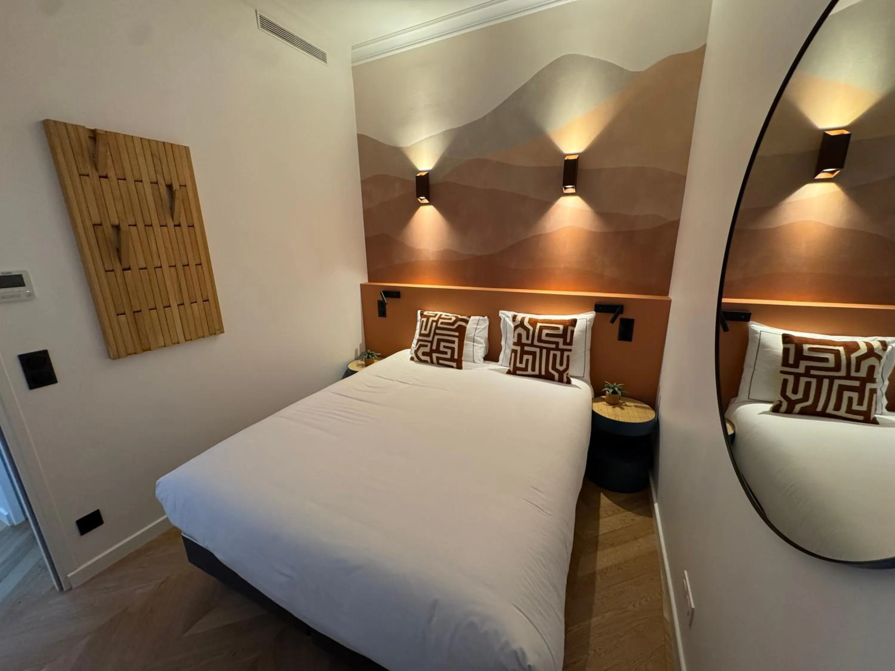 Bed in Hôtel Etoile Trocadéro