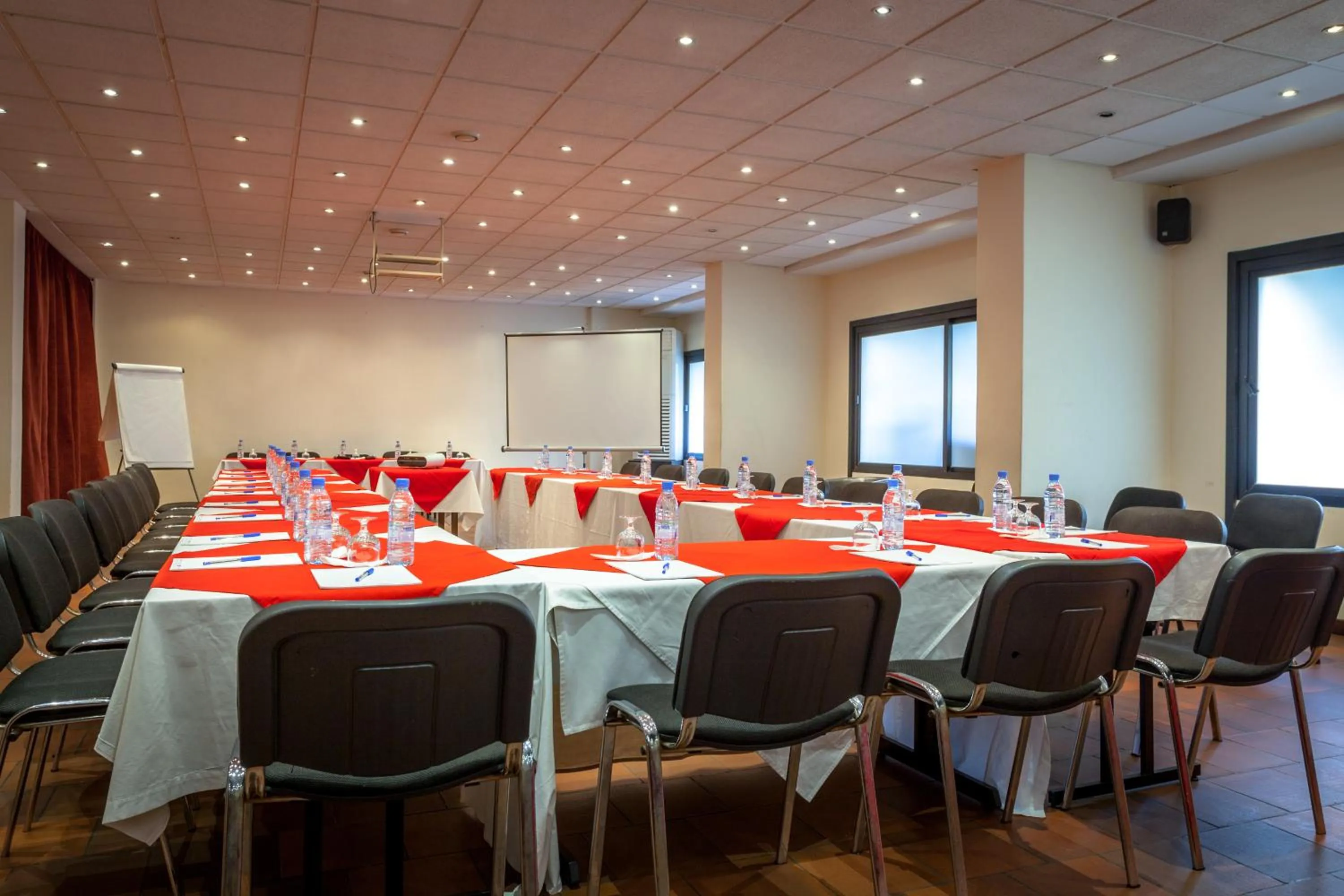 Business facilities in Café de Rome