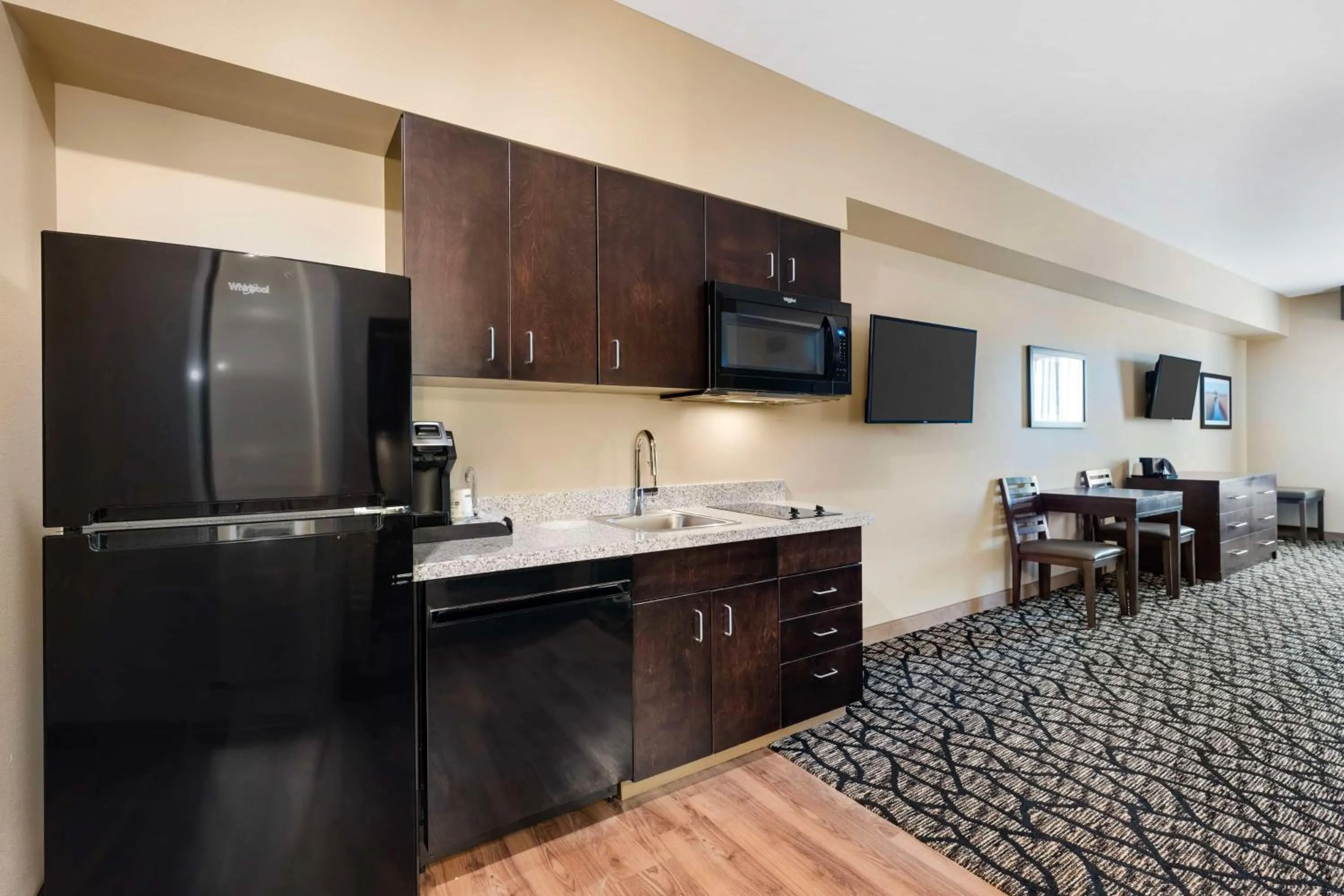 Bedroom in Best Western Plus Lakeview Hotel