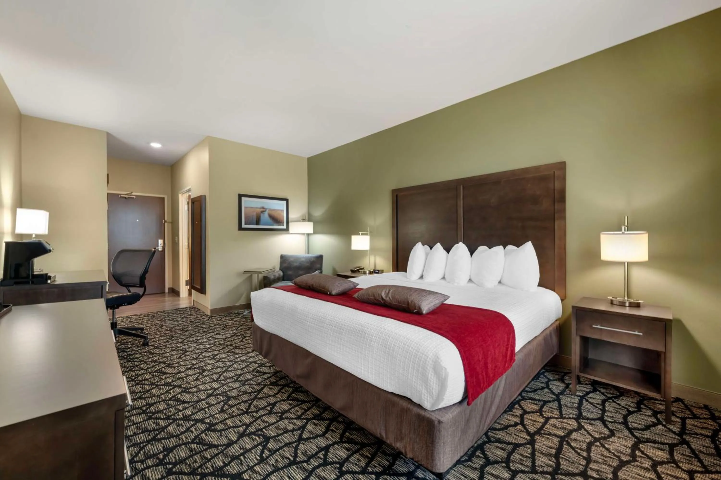 Bedroom, Bed in Best Western Plus Lakeview Hotel