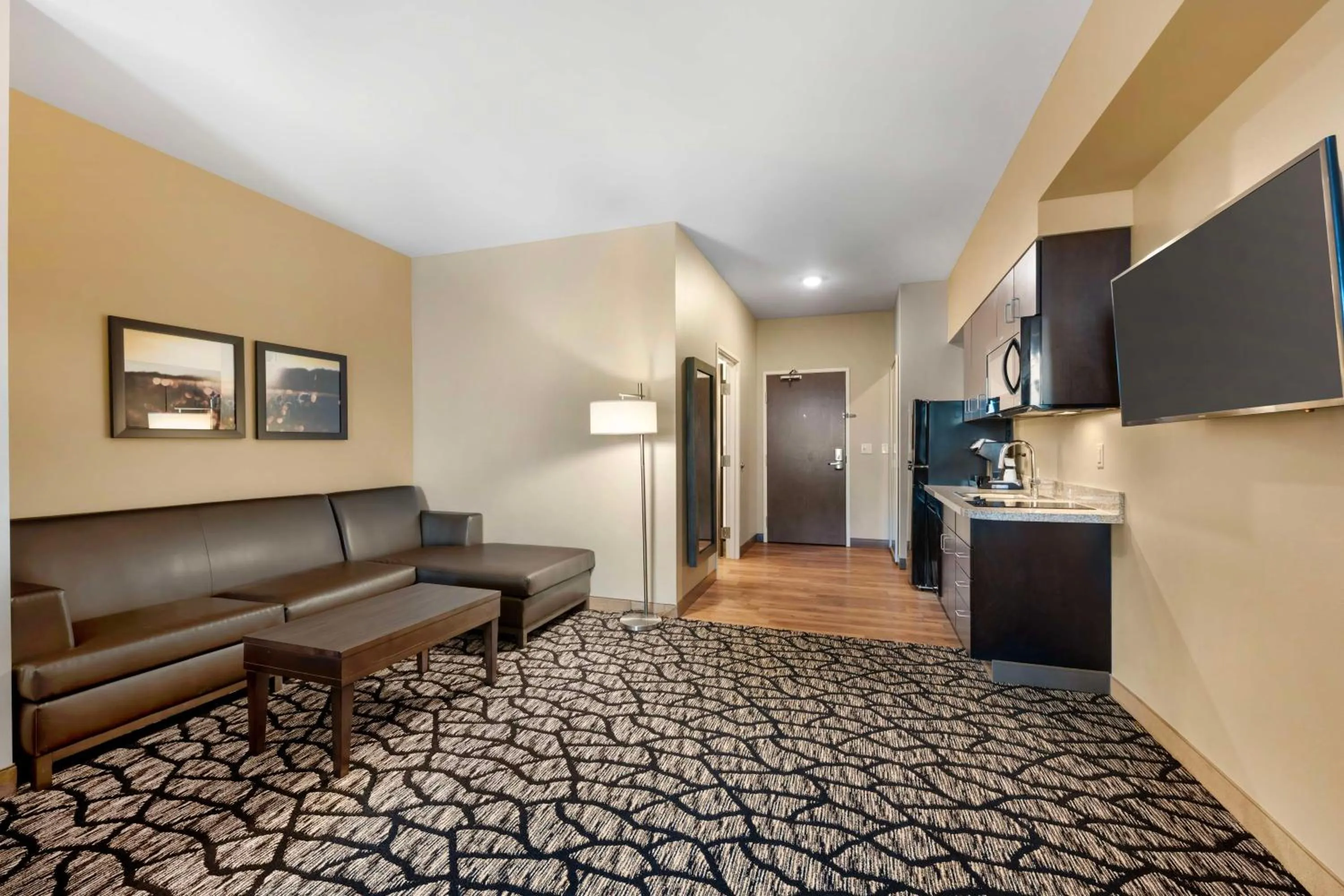 Bedroom in Best Western Plus Lakeview Hotel