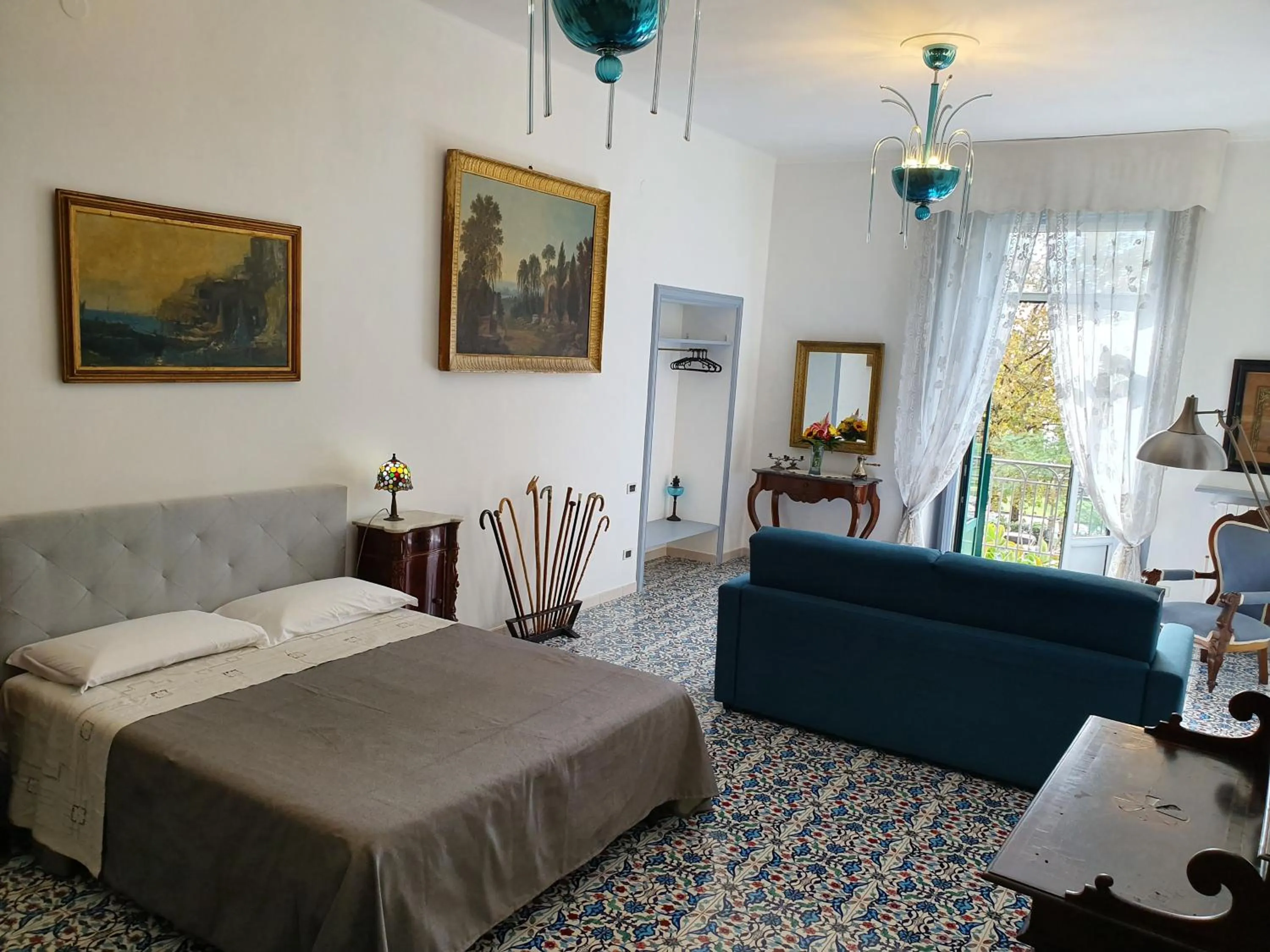 Photo of the whole room, Bed in D'Angleterre Guest House