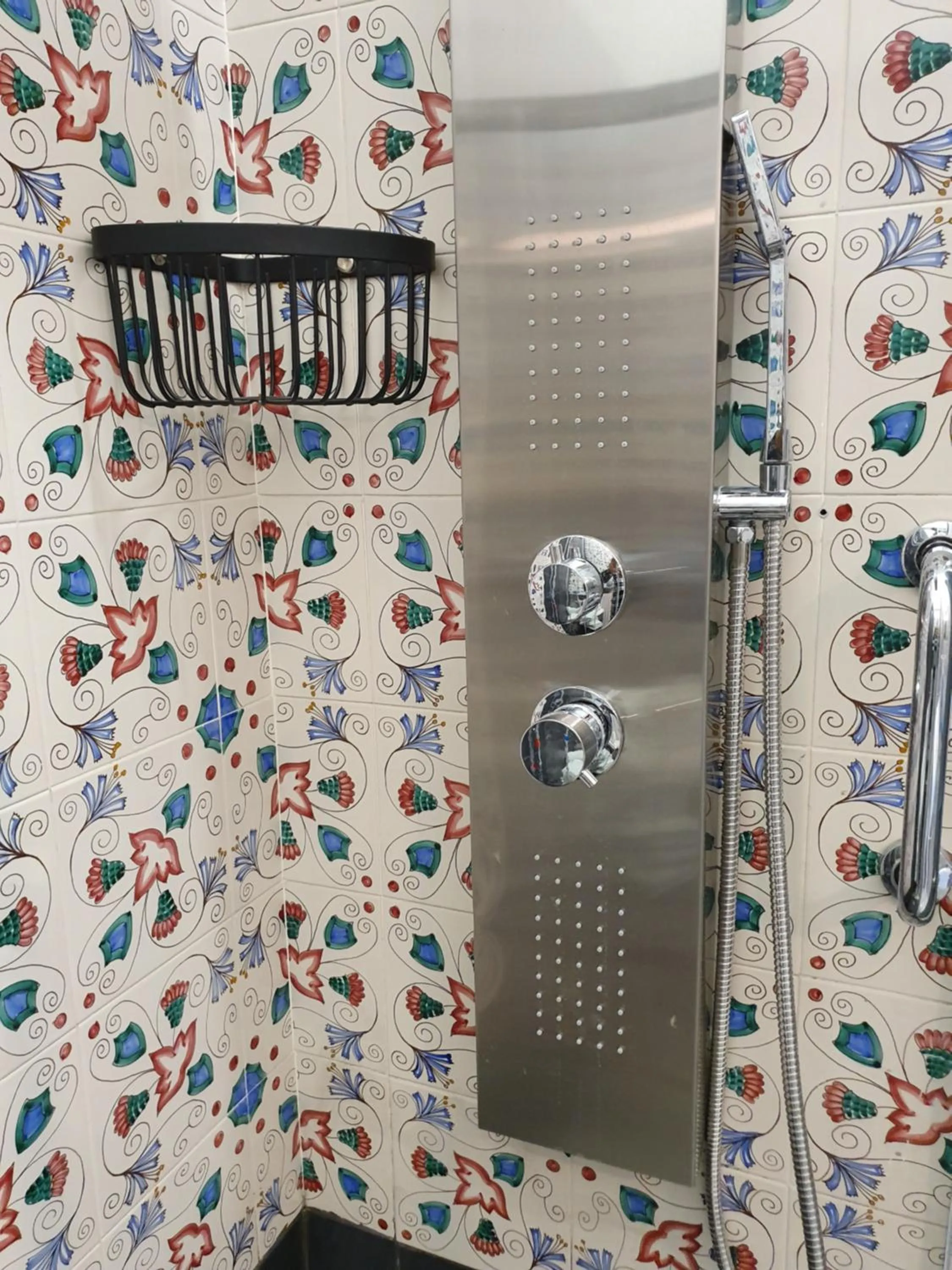 Shower in D'Angleterre Guest House