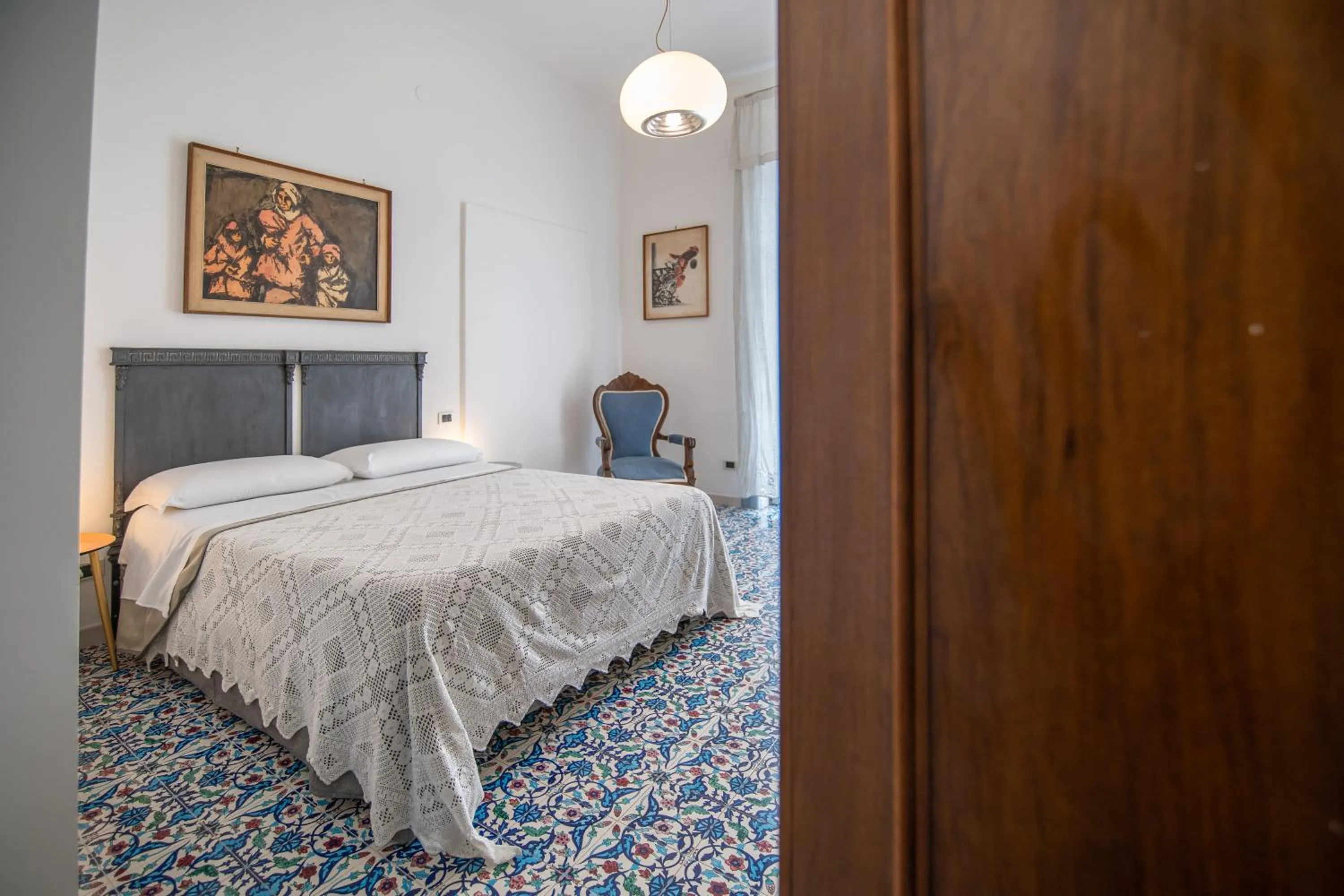 Photo of the whole room, Bed in D'Angleterre Guest House