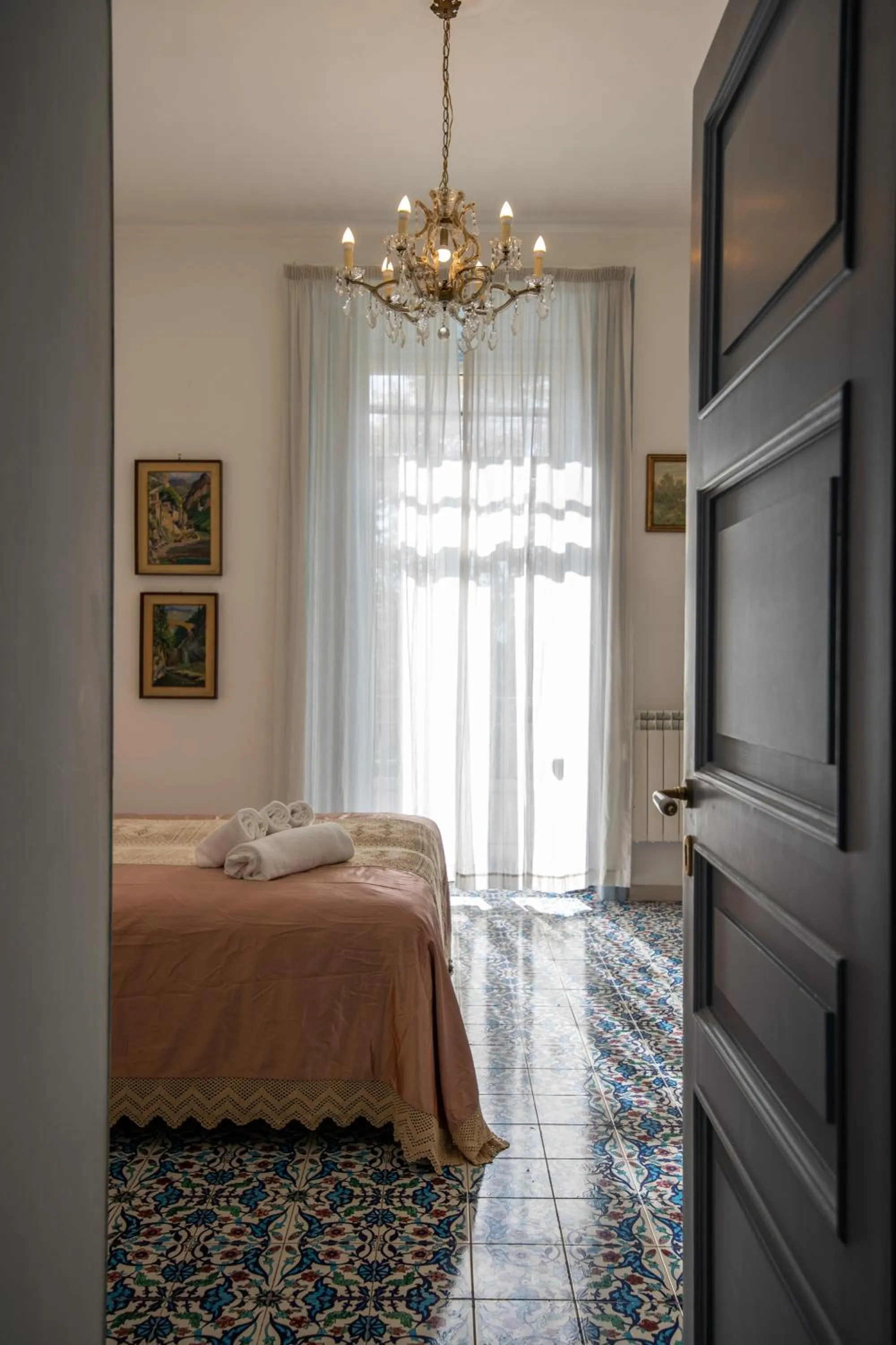 Photo of the whole room, Bed in D'Angleterre Guest House