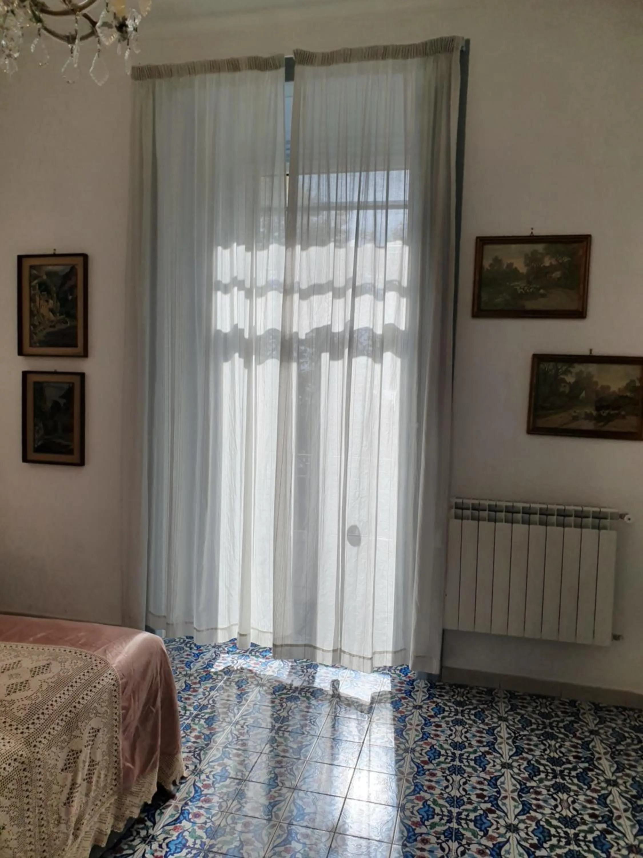 Photo of the whole room, Bed in D'Angleterre Guest House