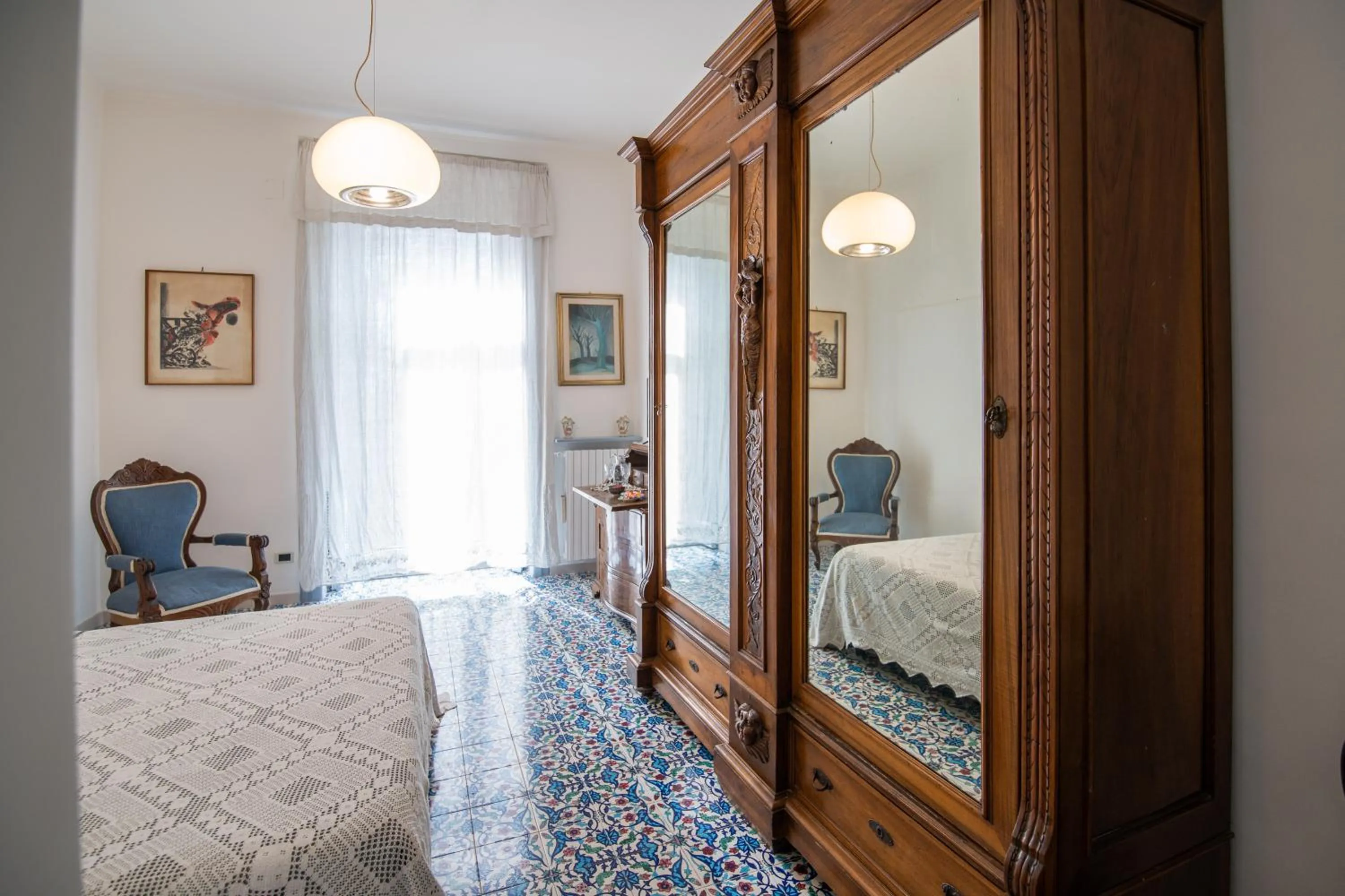 Photo of the whole room, Bed in D'Angleterre Guest House