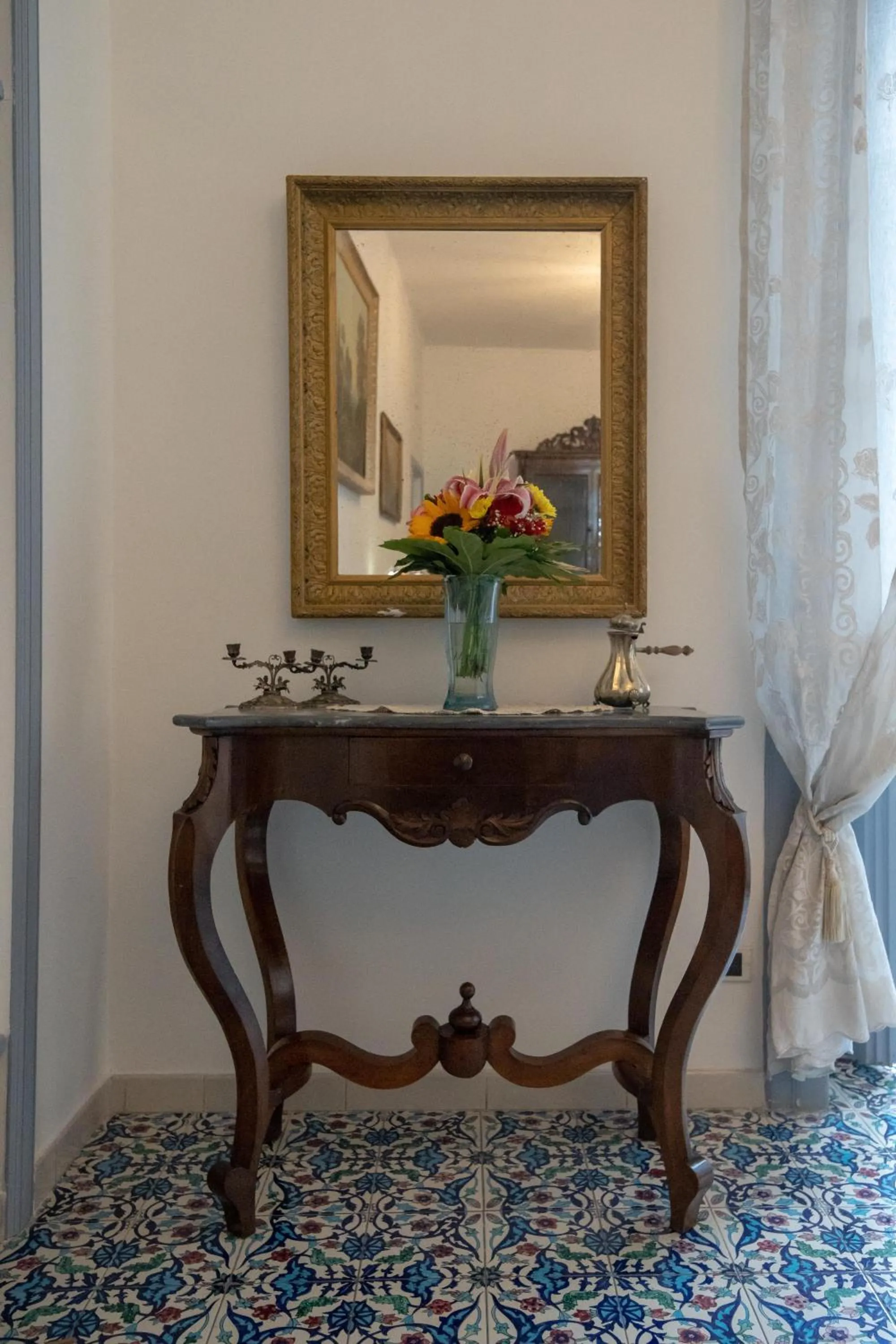 Photo of the whole room in D'Angleterre Guest House