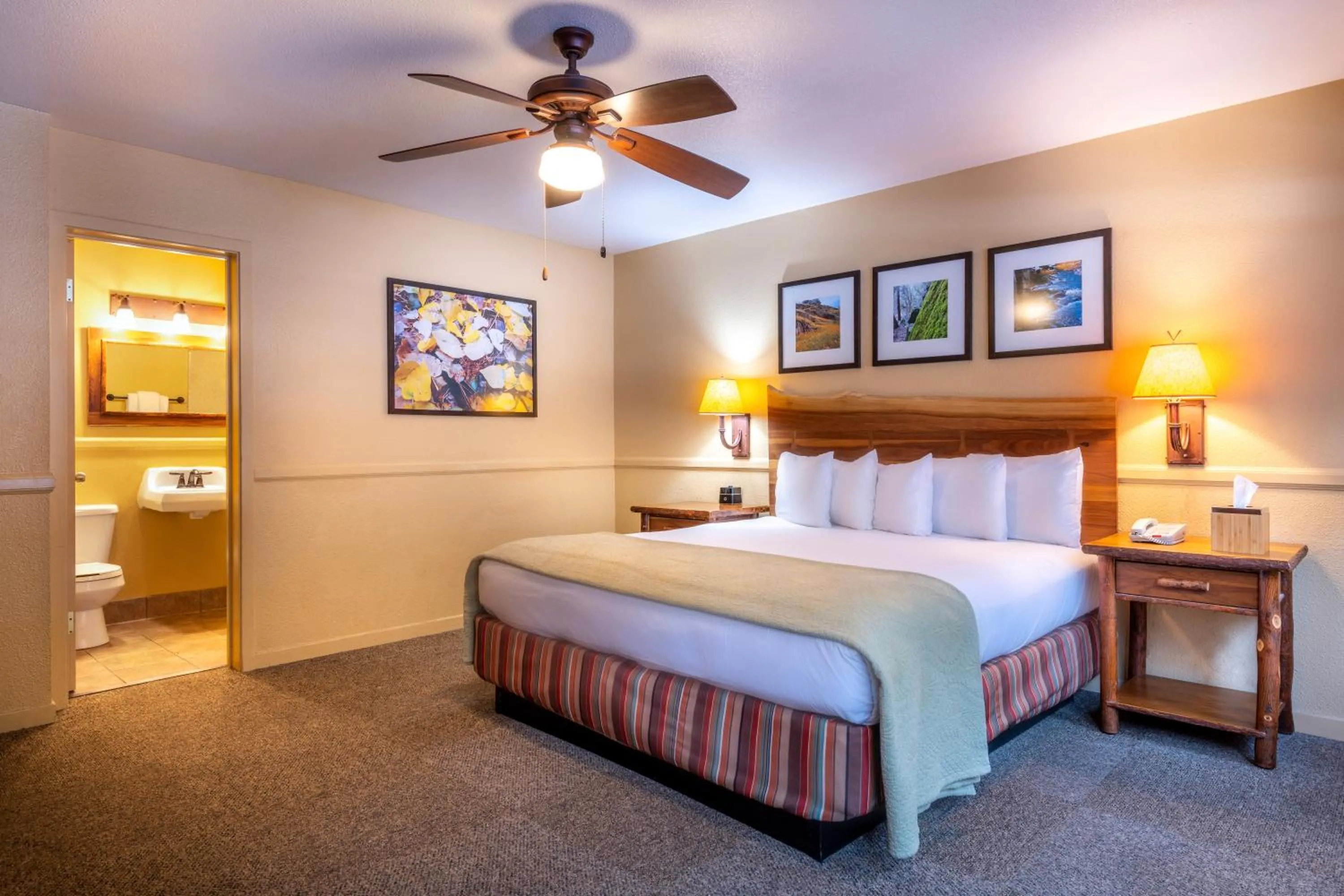 Bedroom, Bed in Yosemite Valley Lodge