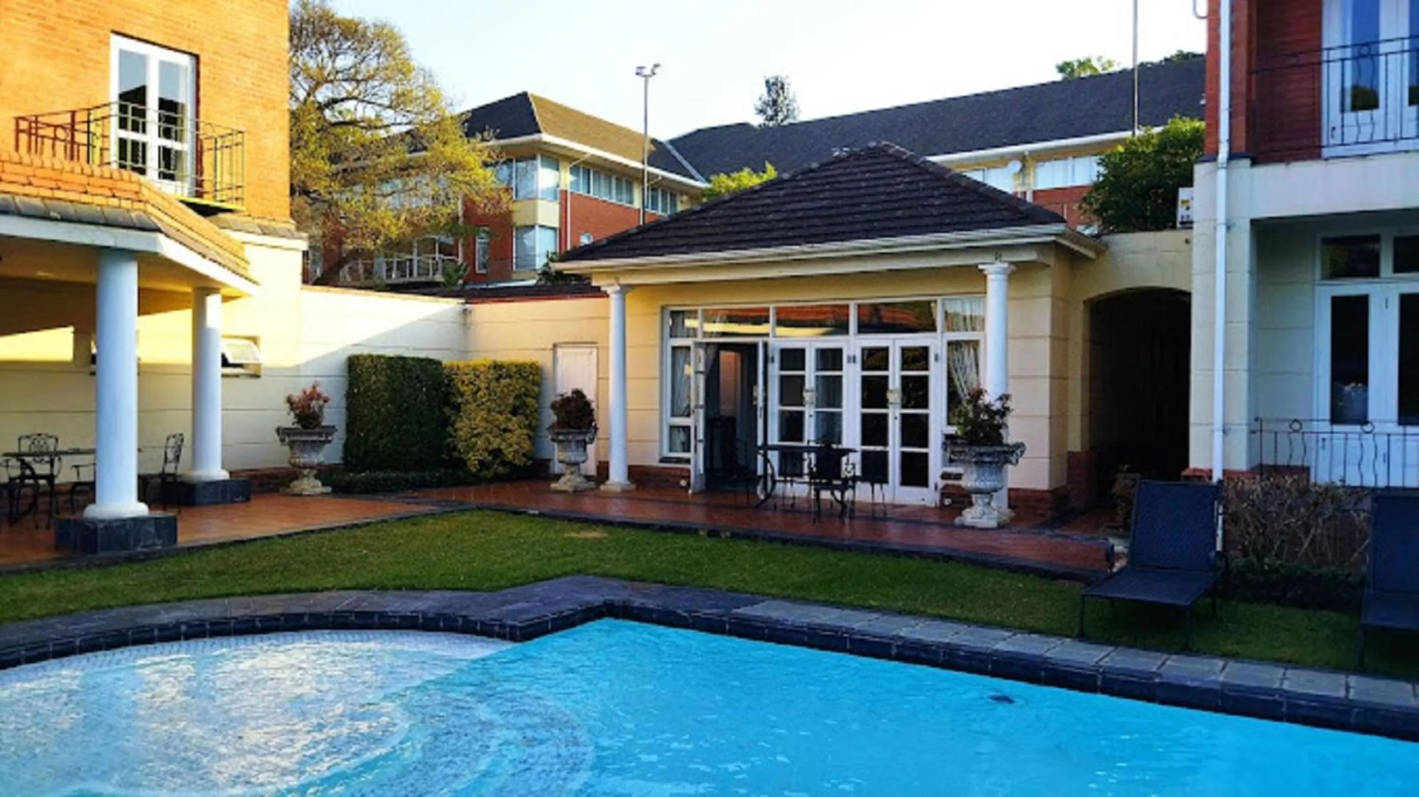 Patio in Redlands Hotel