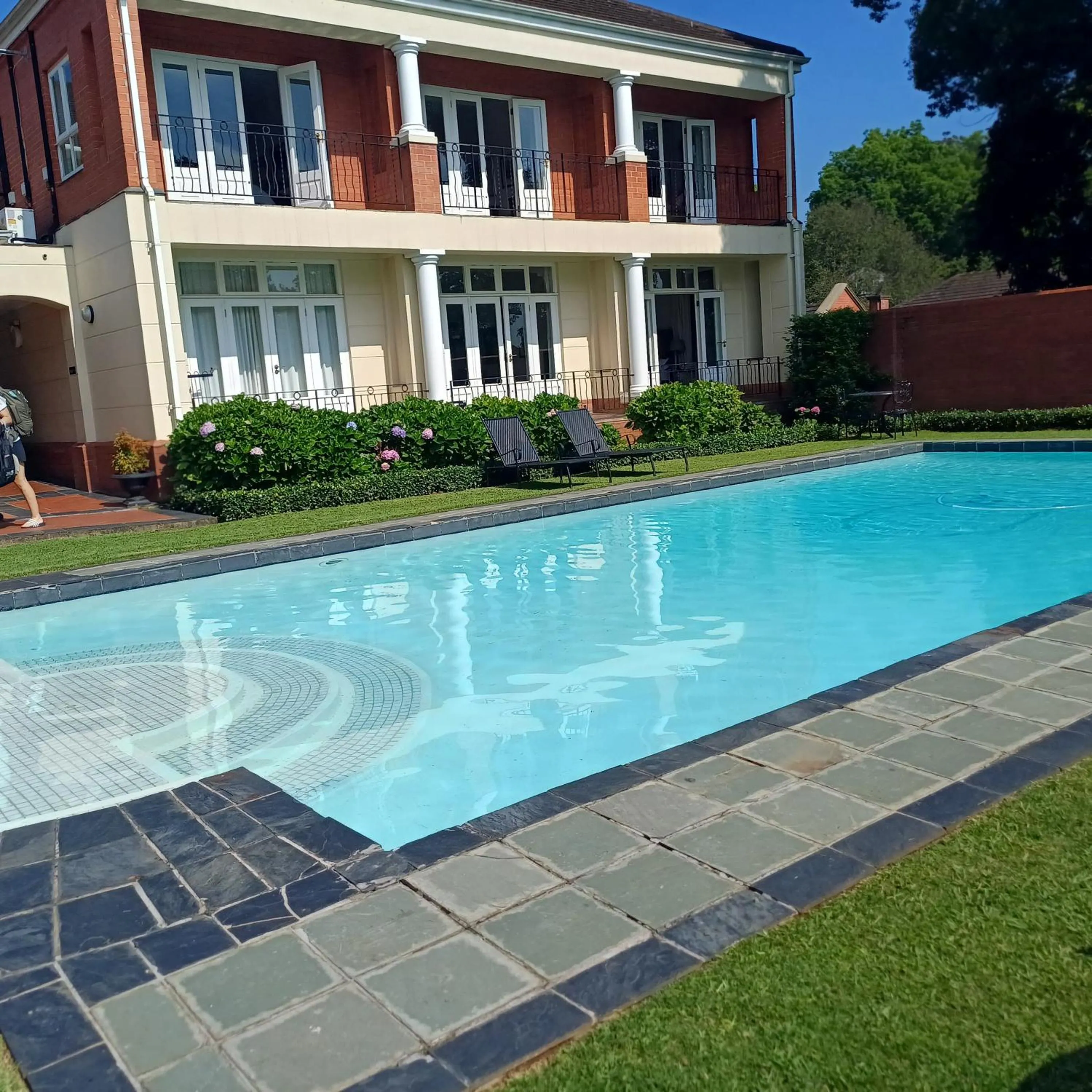 Swimming pool in Redlands Hotel