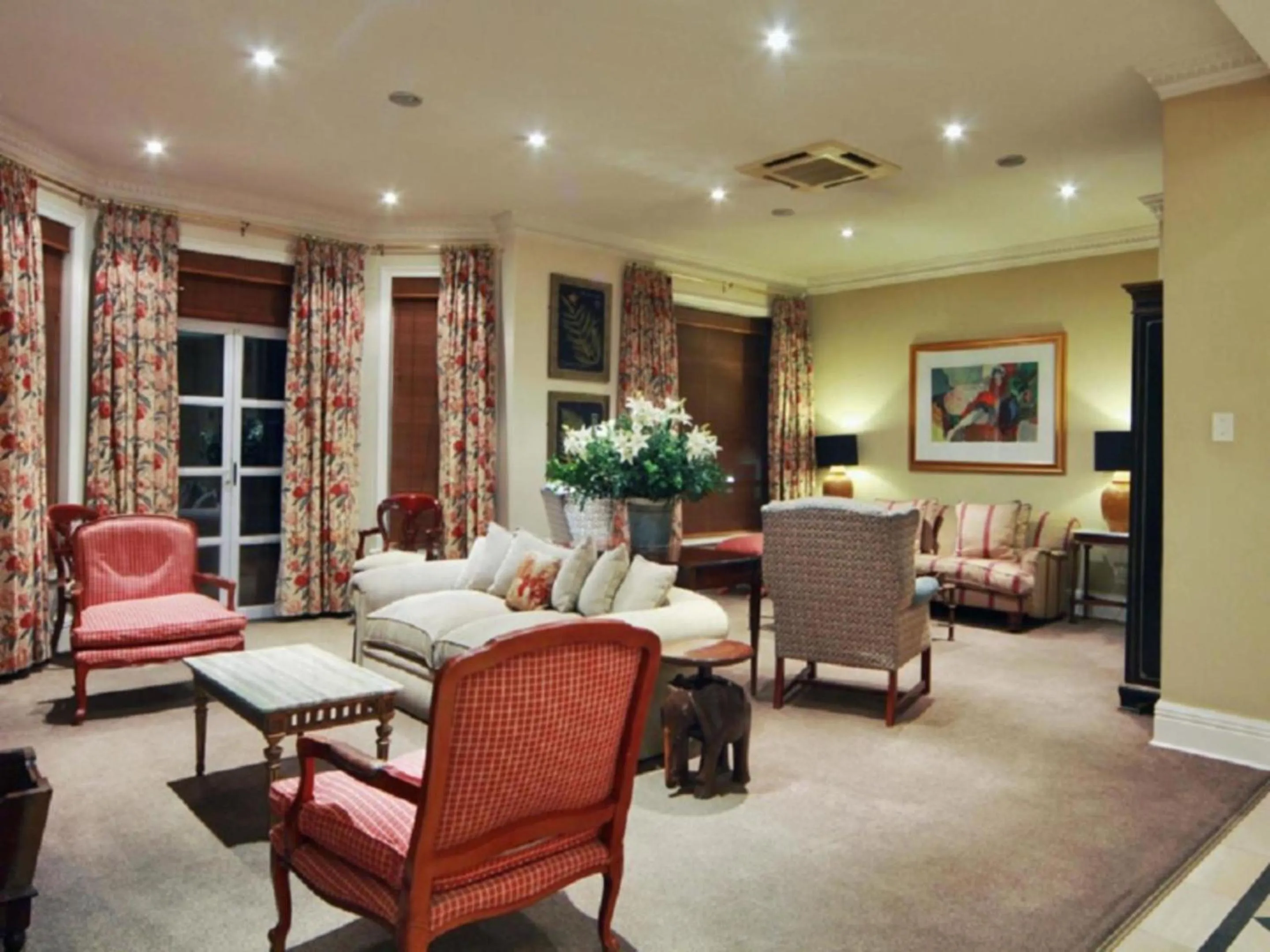 Lounge or bar in Redlands Hotel