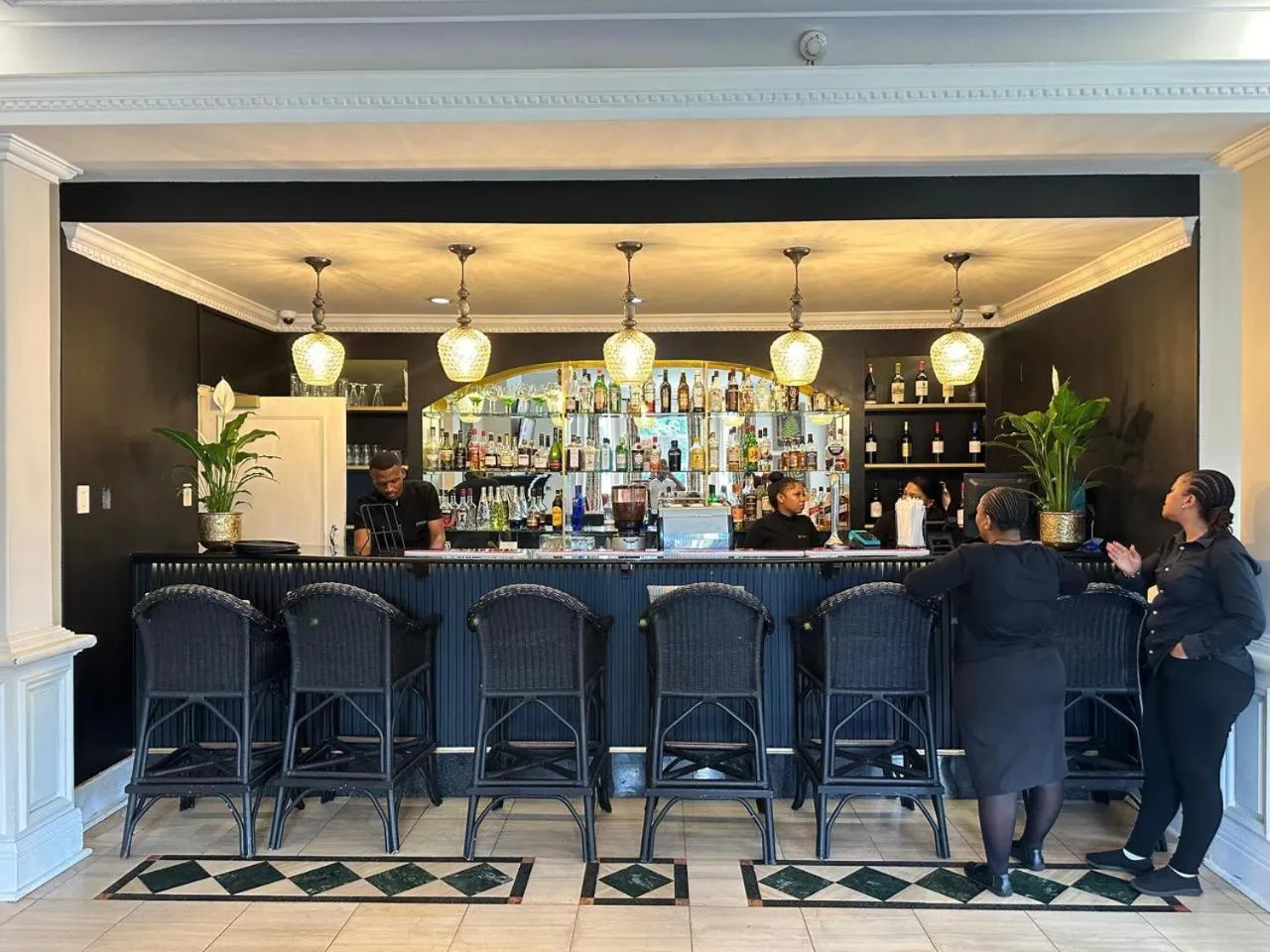 Lounge or bar in Redlands Hotel