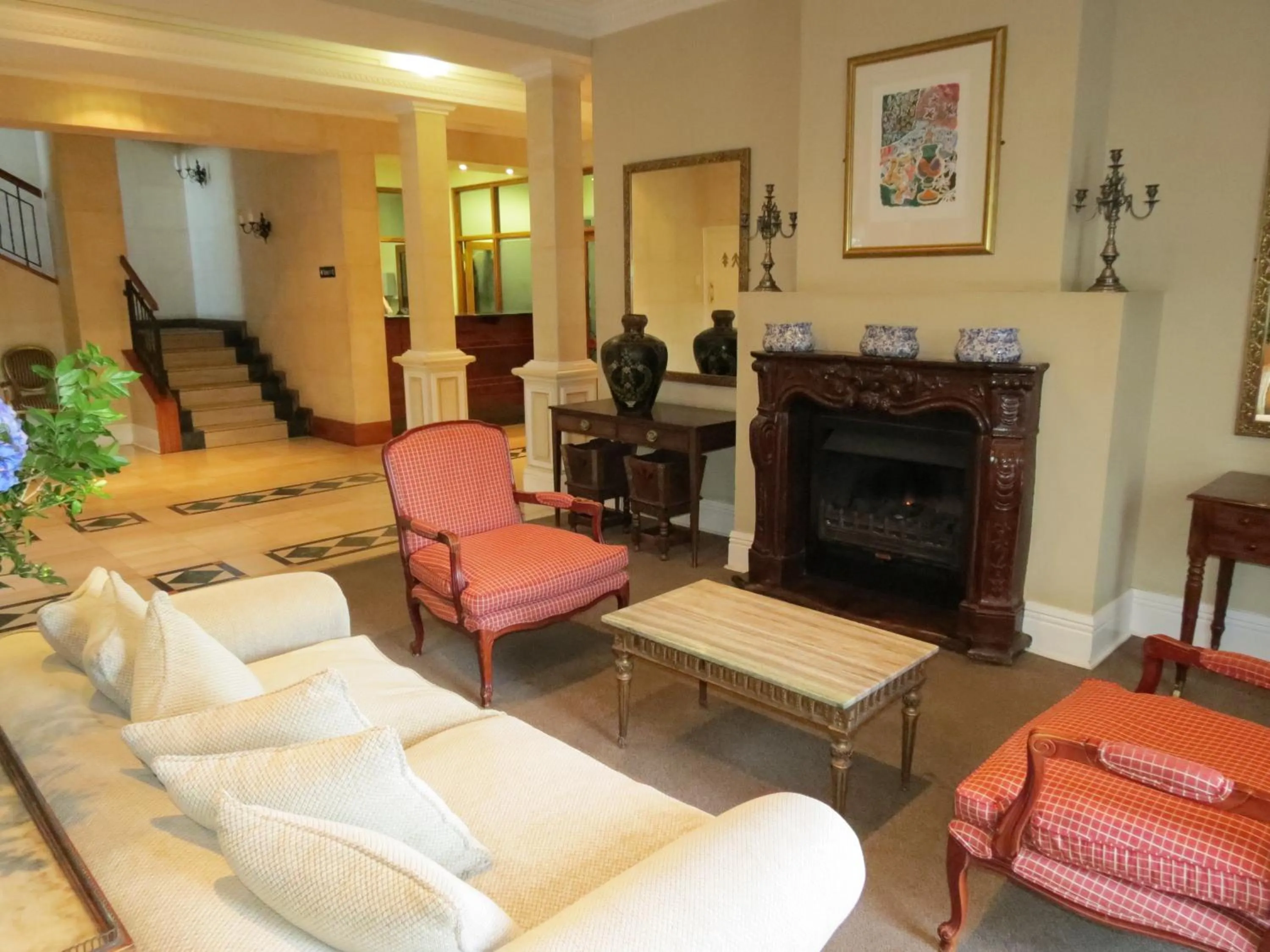 Lounge or bar in Redlands Hotel