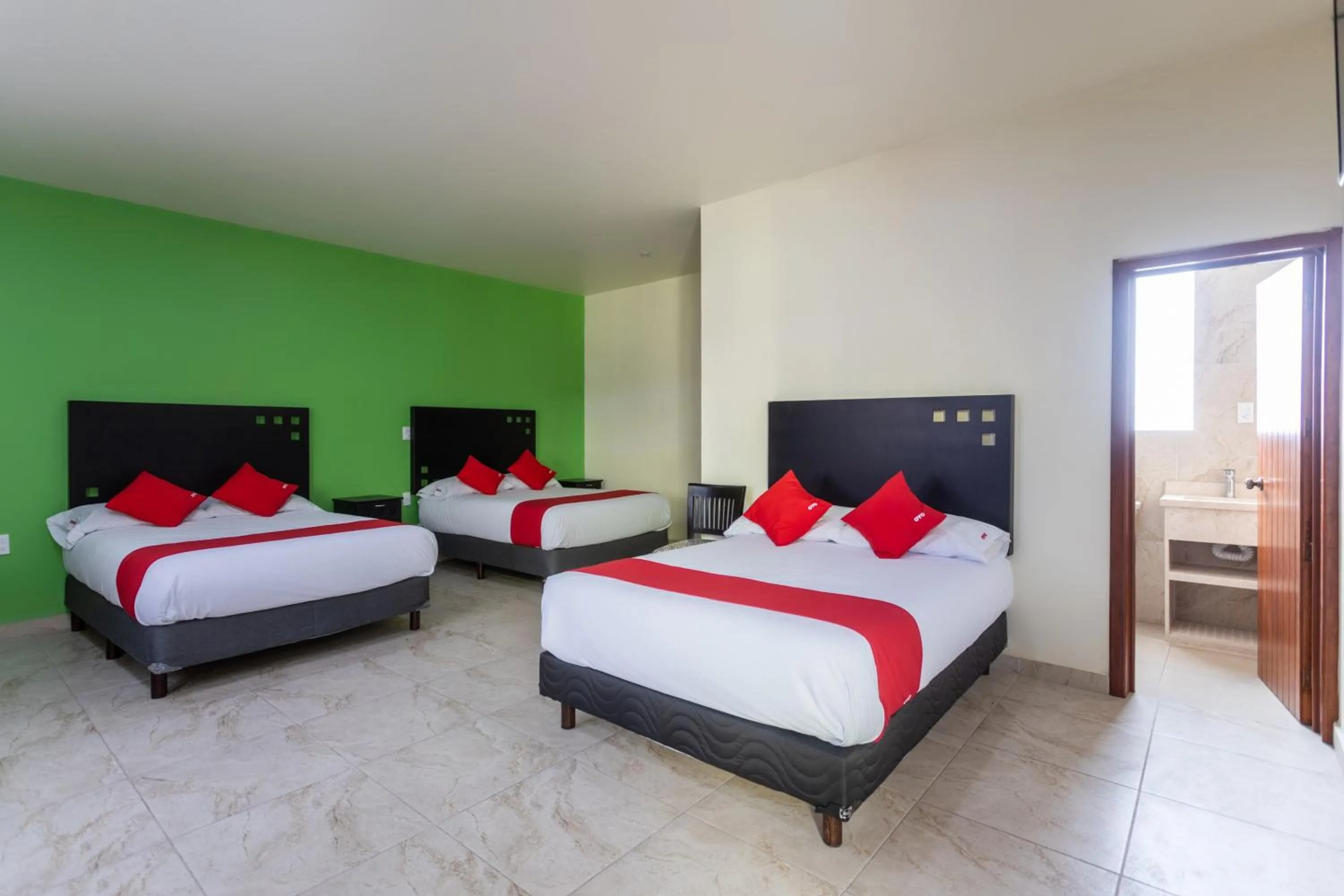 Bedroom, Bed in Capital O Hotel Emperadores Inn, Atlixco