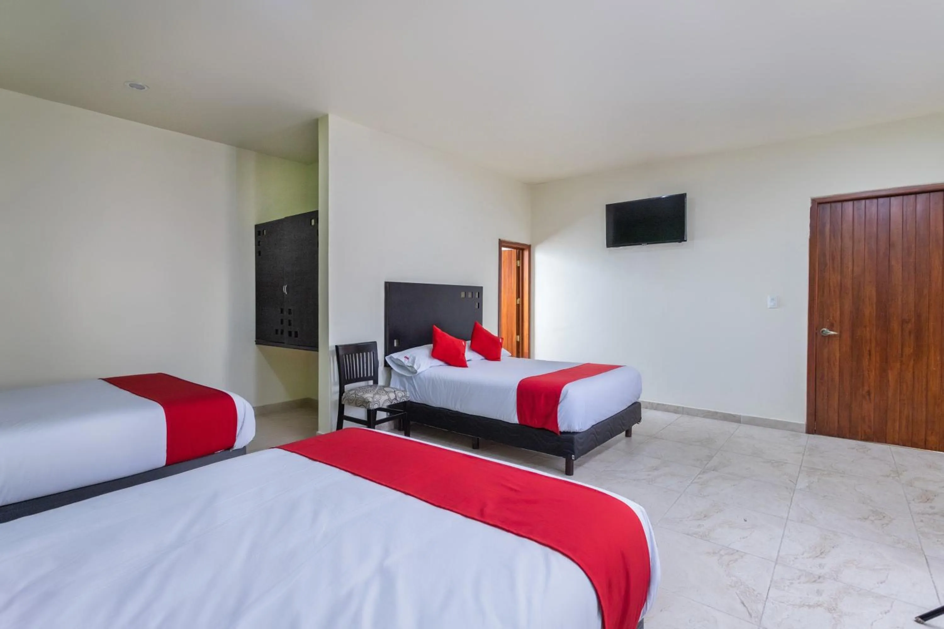 Bedroom, Bed in Capital O Hotel Emperadores Inn, Atlixco