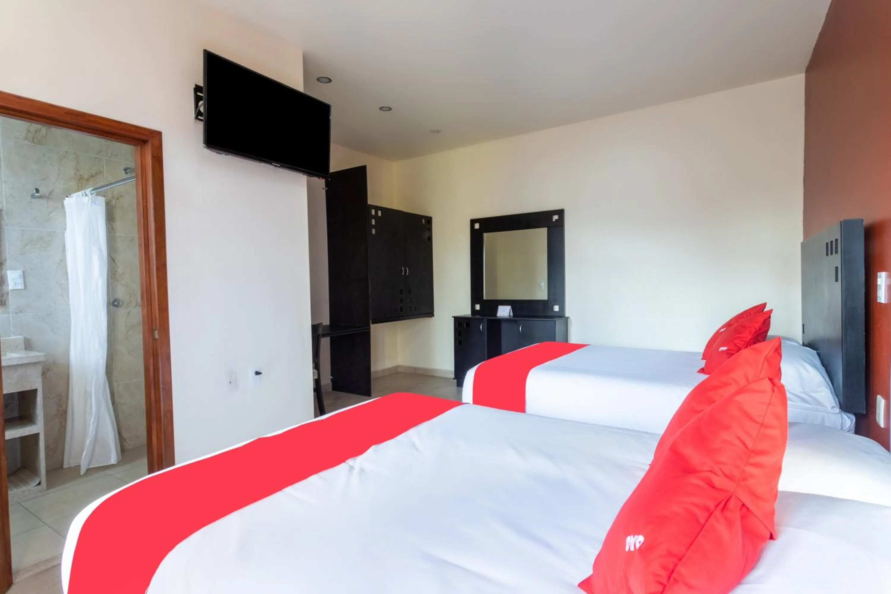 Bedroom, Bed in Capital O Hotel Emperadores Inn, Atlixco