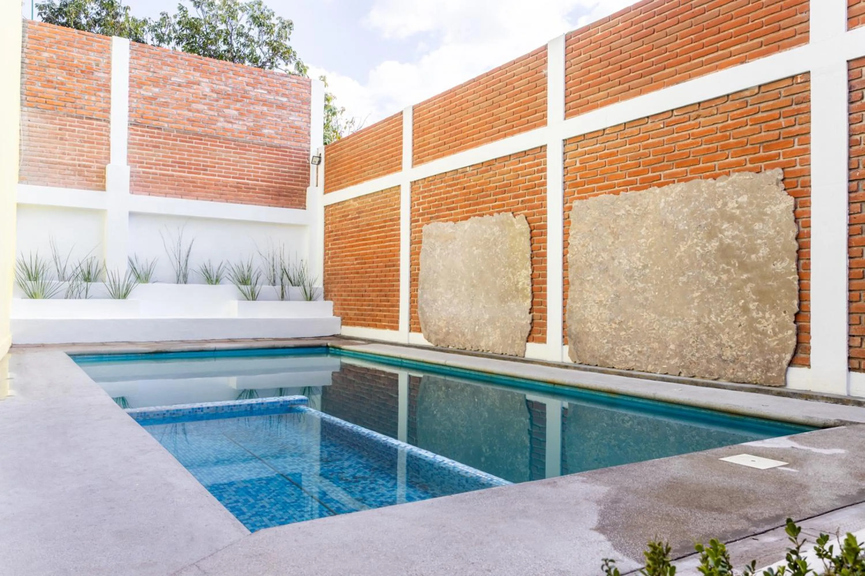 Swimming pool in Capital O Hotel Emperadores Inn, Atlixco