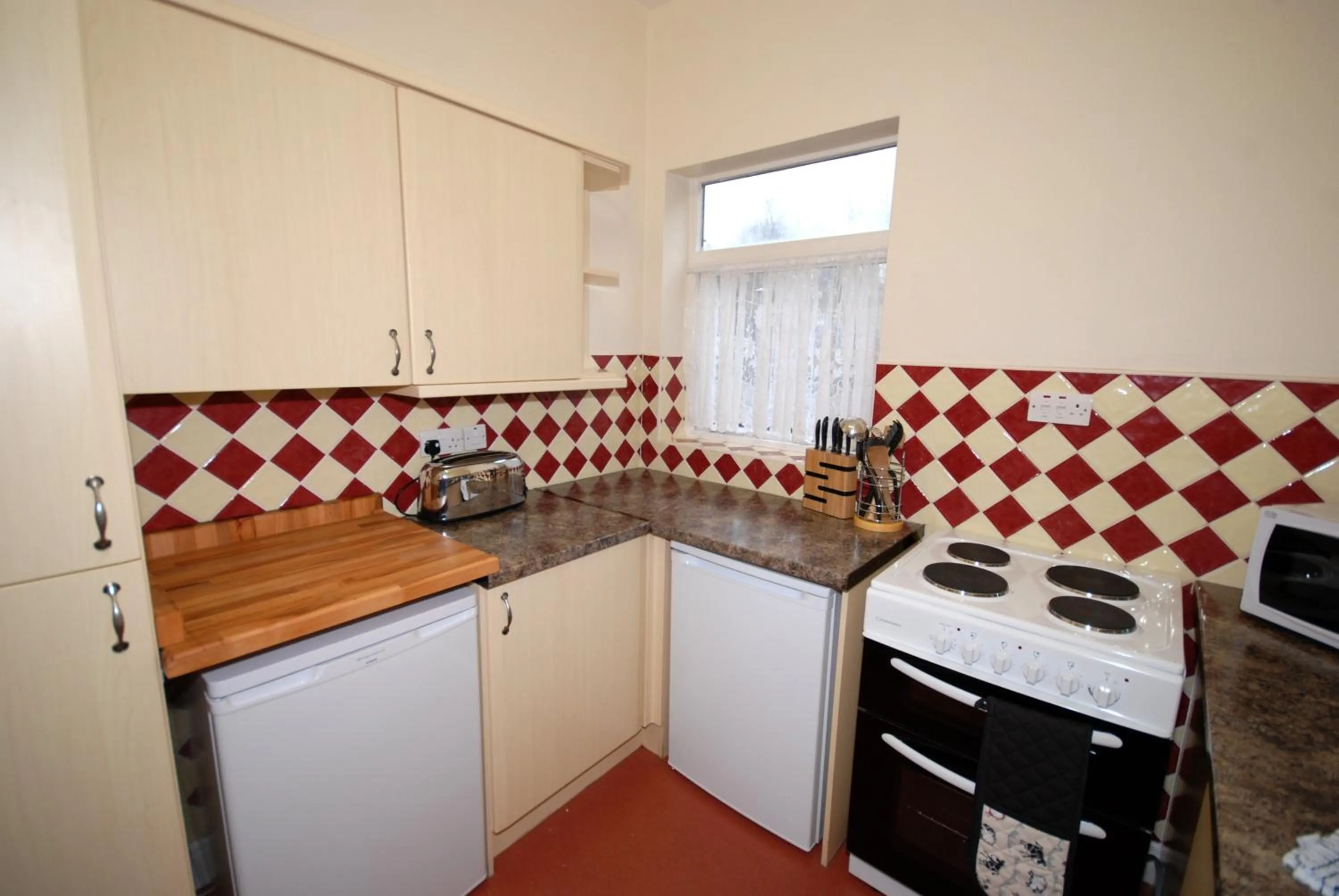 Dining area, Kitchen/Kitchenette in Saltburn Holidays 1 Park View Loftus