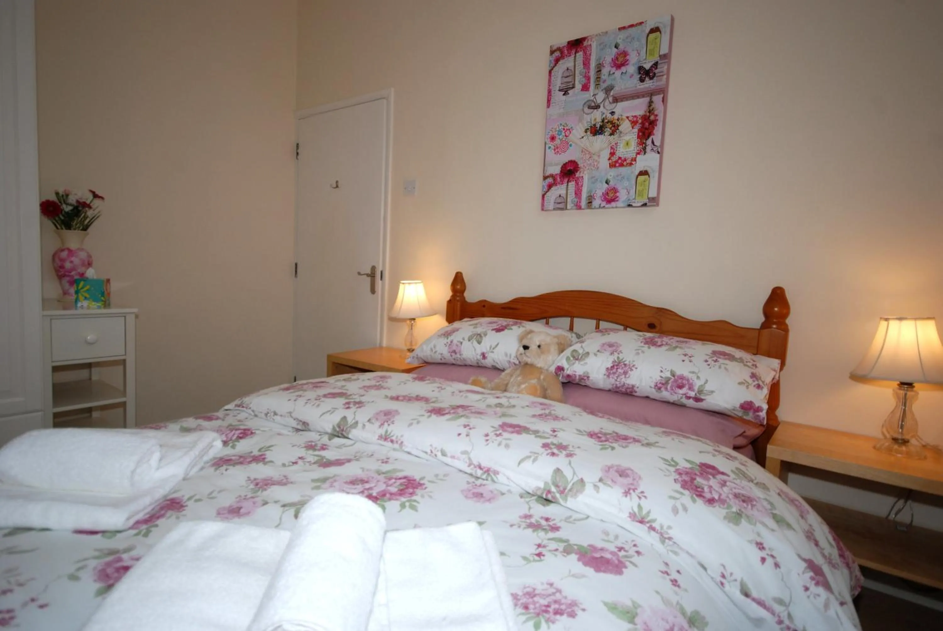 Bedroom, Bed in Saltburn Holidays 1 Park View Loftus