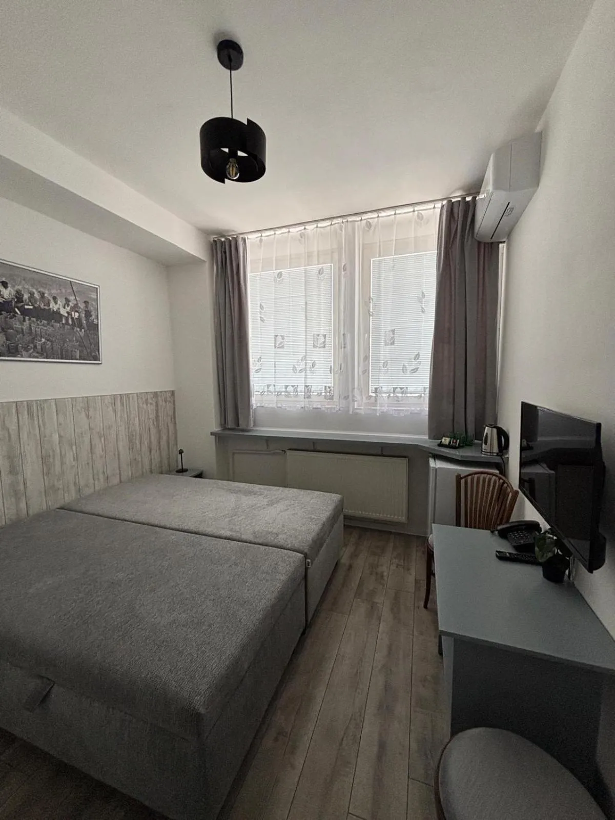 Photo of the whole room, Bed in Hotel Avion