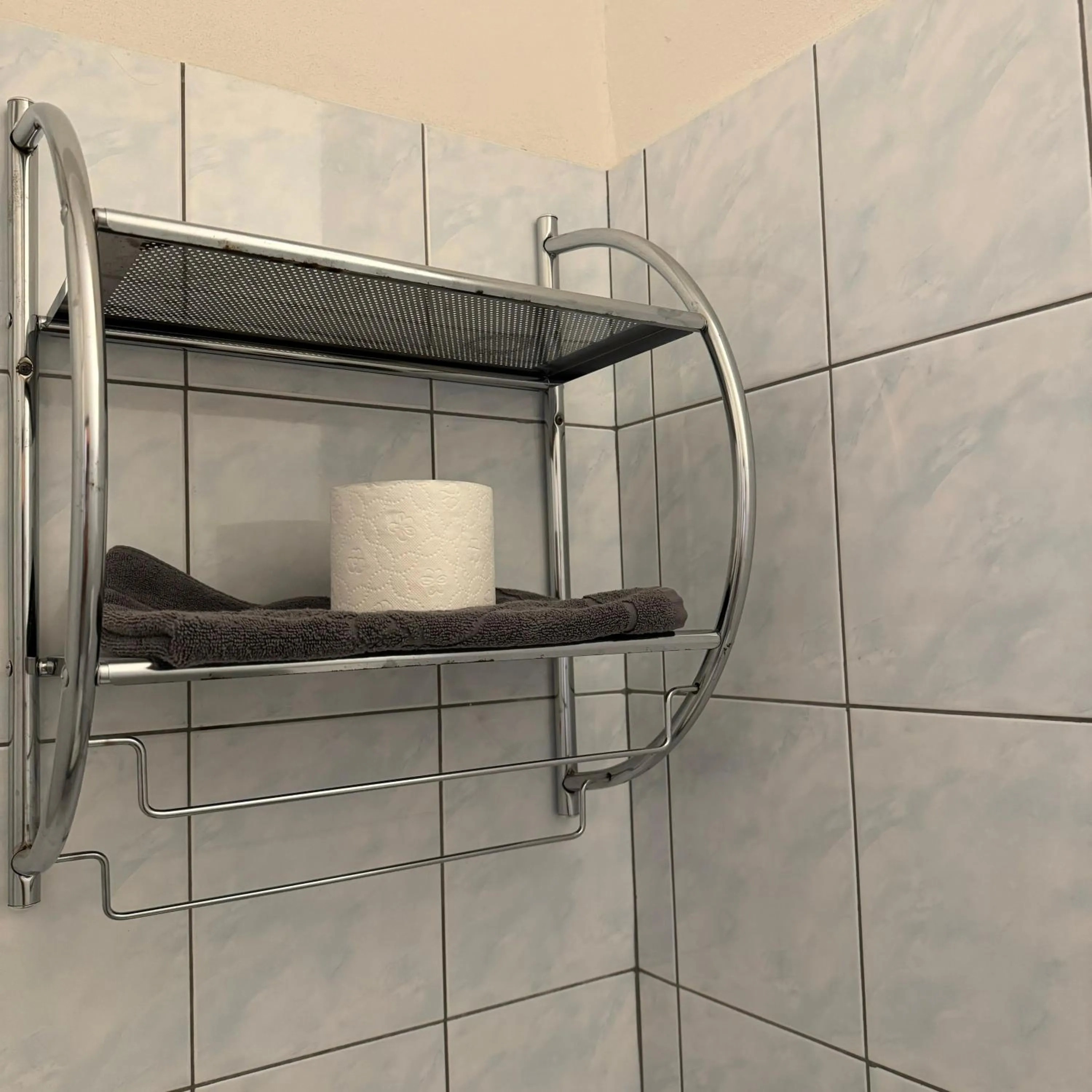 Bathroom in Hotel Avion