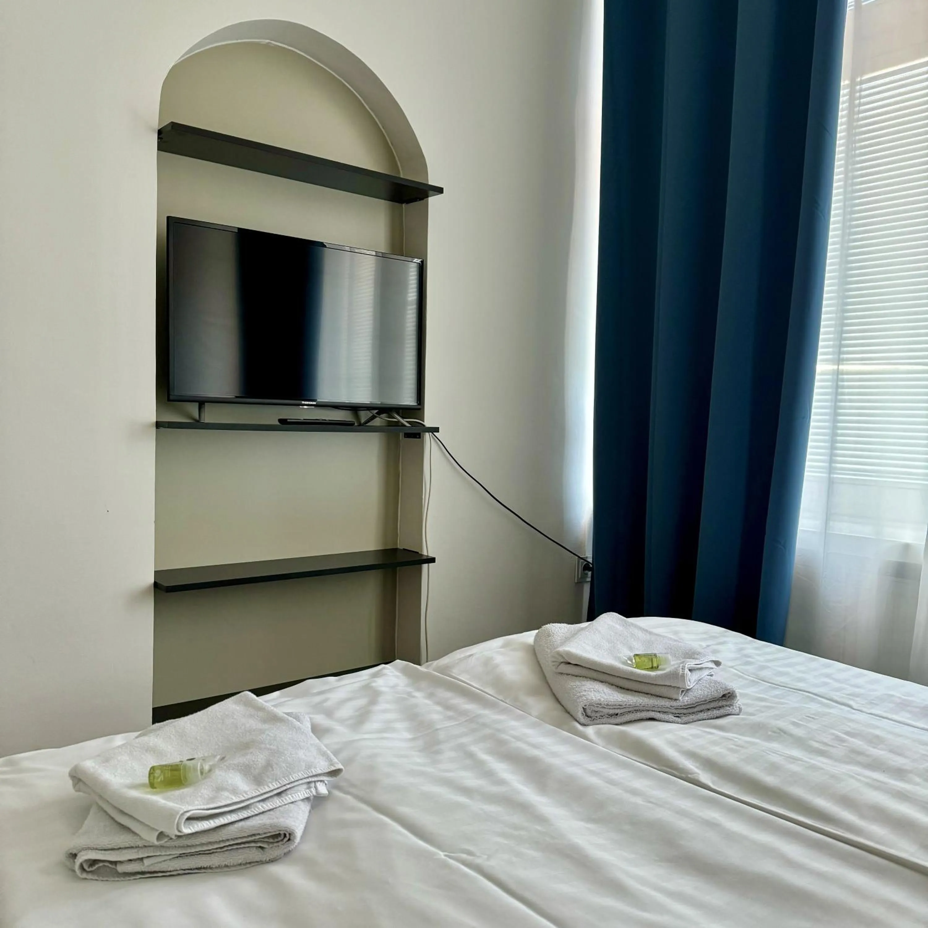 TV and multimedia, Bed in Hotel Avion