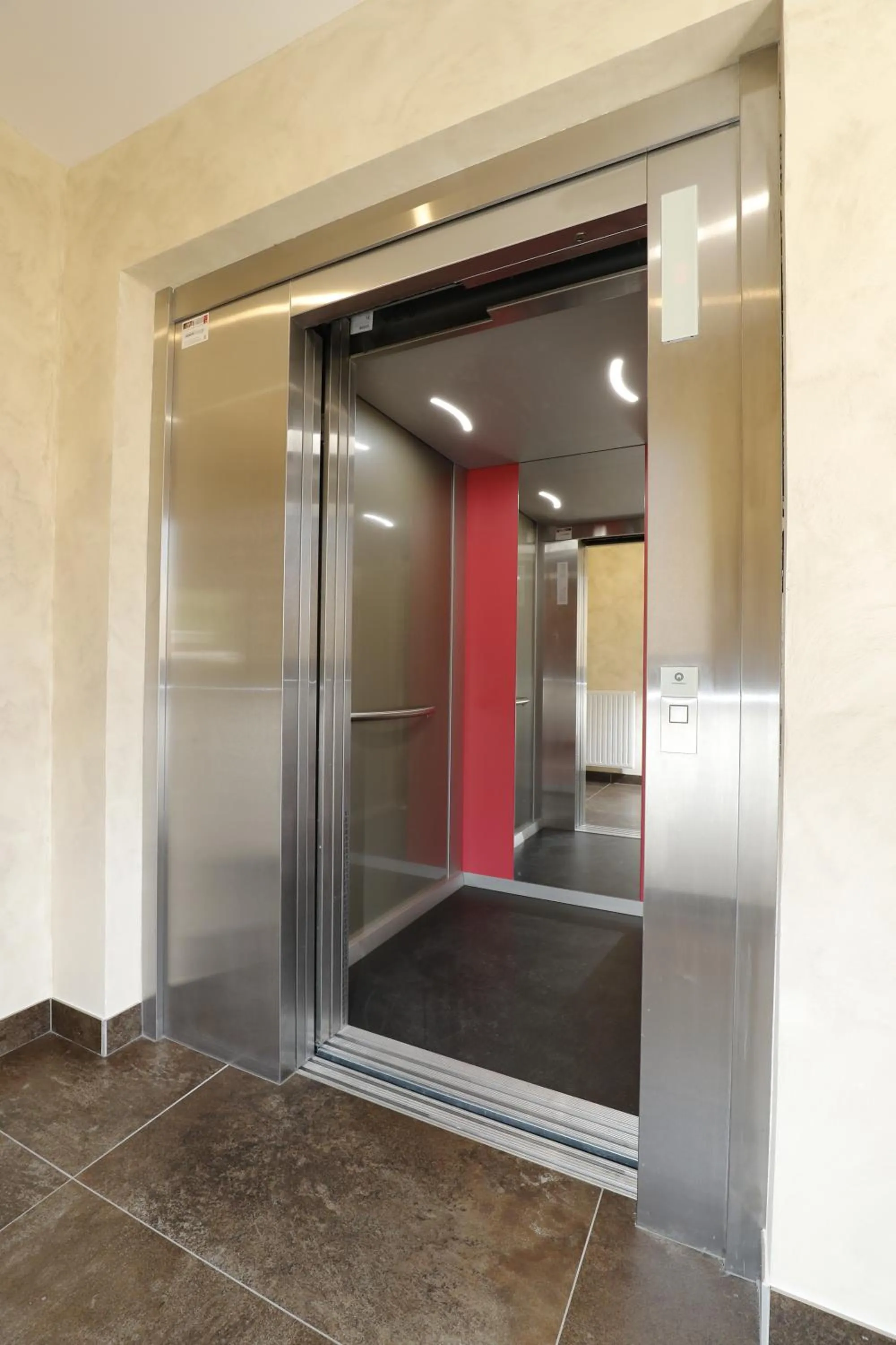 elevator in Hôtel Lacour