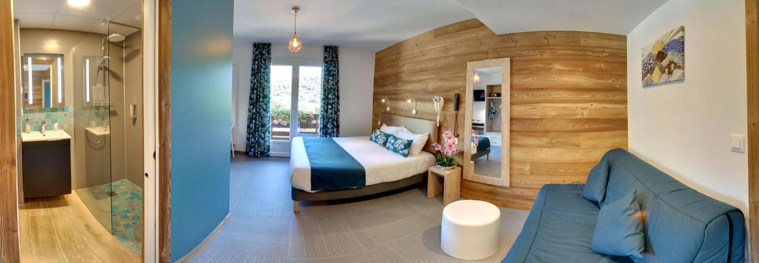 Photo of the whole room, Bed in Hôtel Lacour