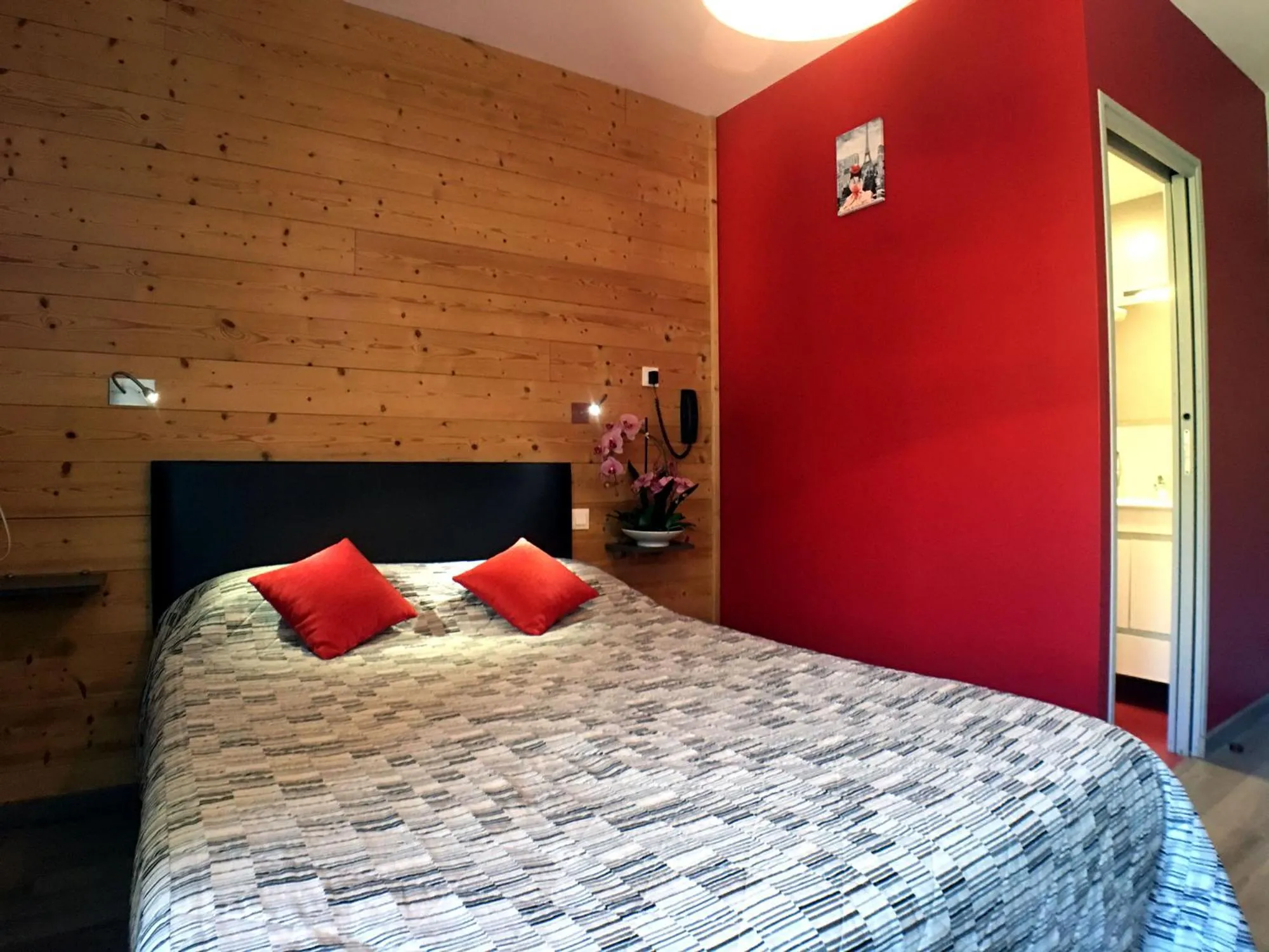 Bed in Hôtel Lacour