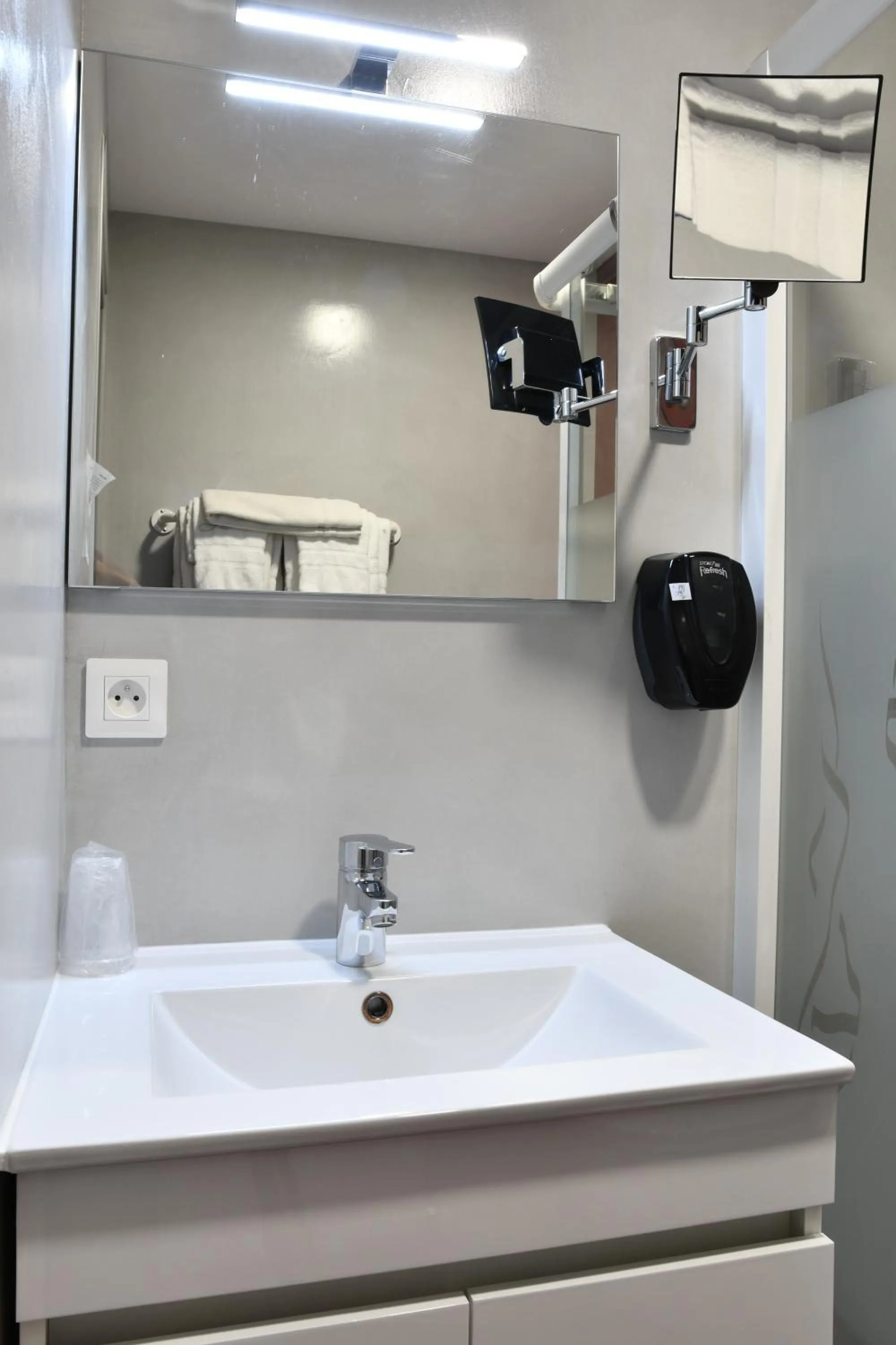 Bathroom in Hôtel Lacour