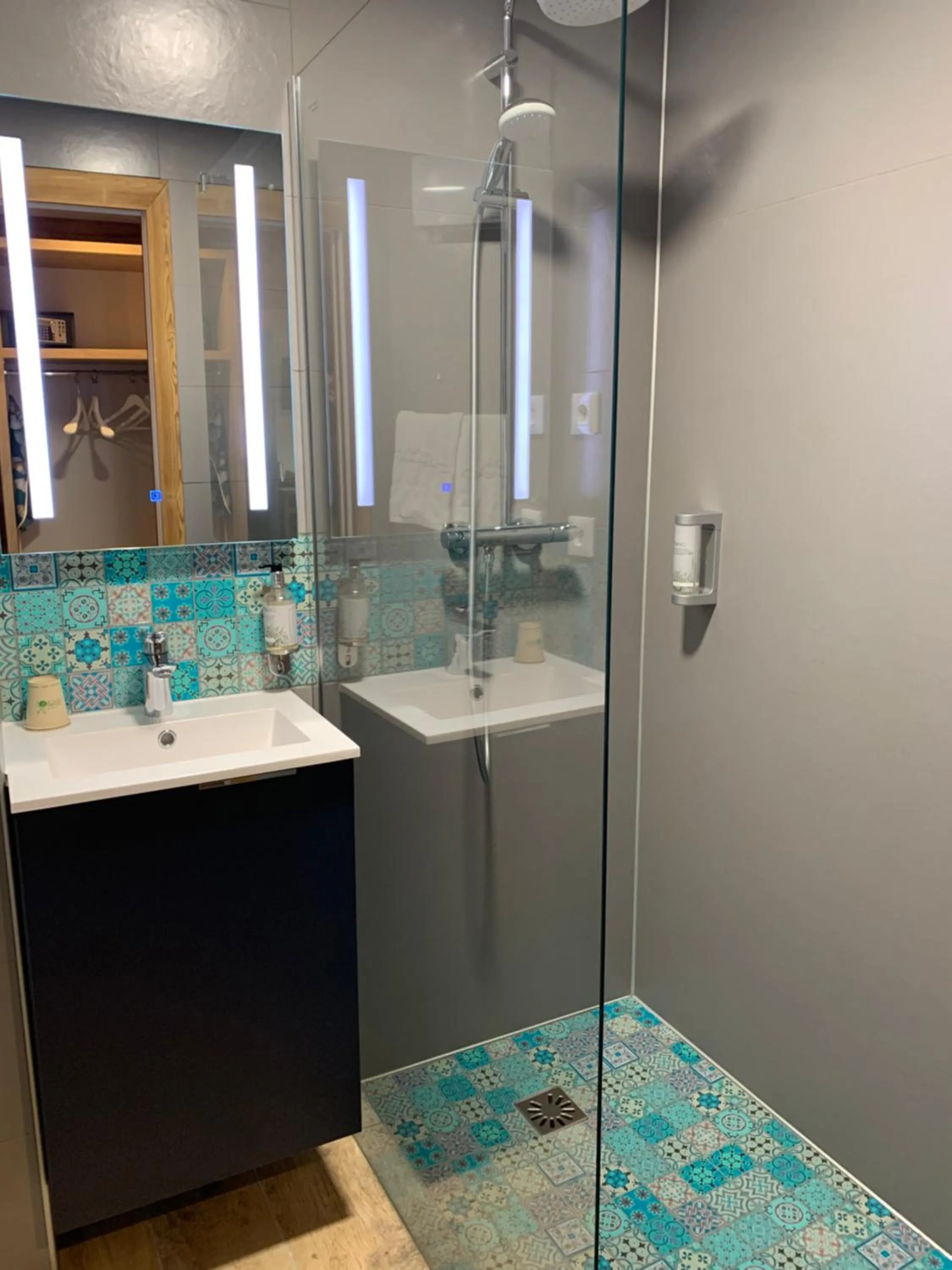 Bathroom in Hôtel Lacour