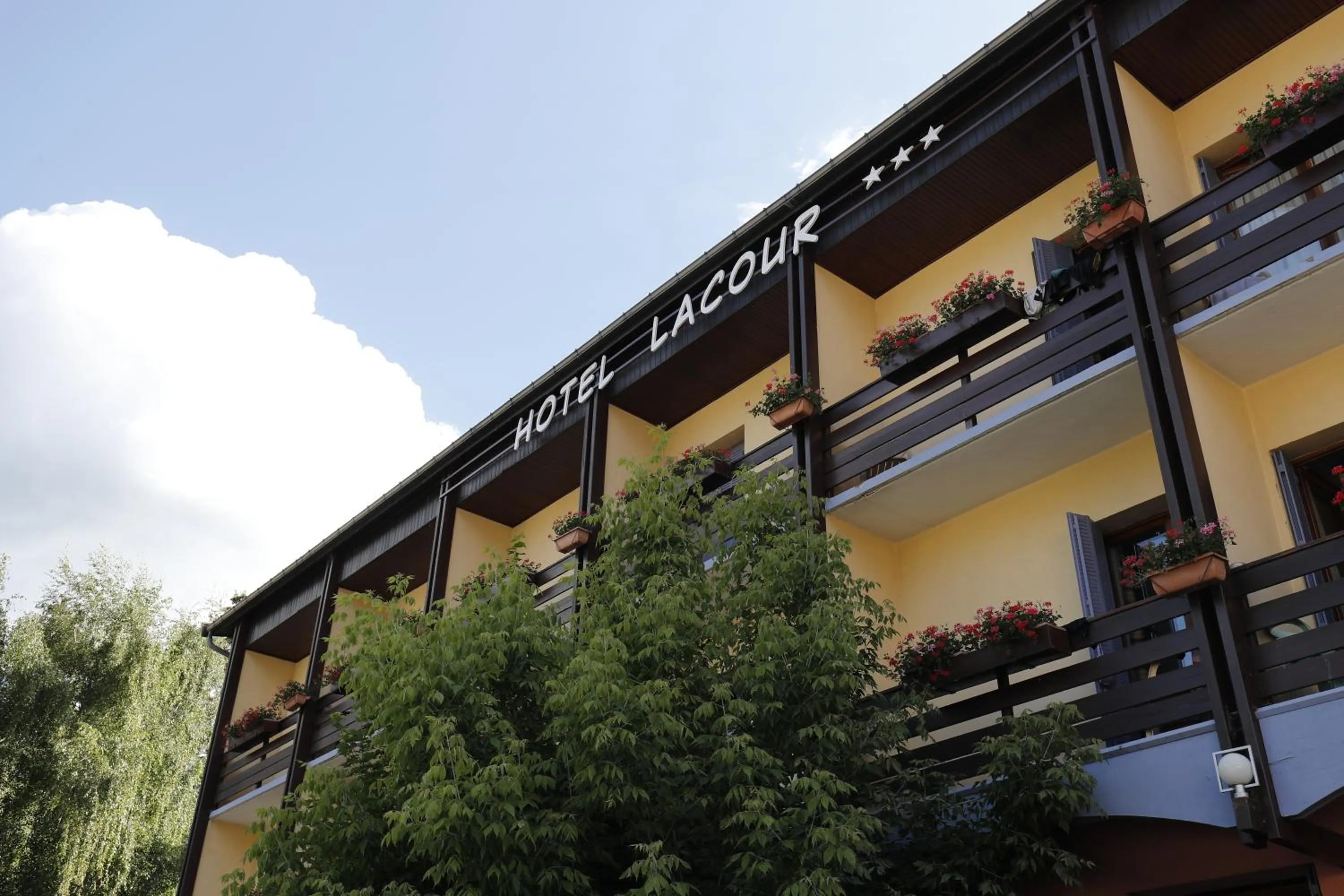 Property building in Hôtel Lacour