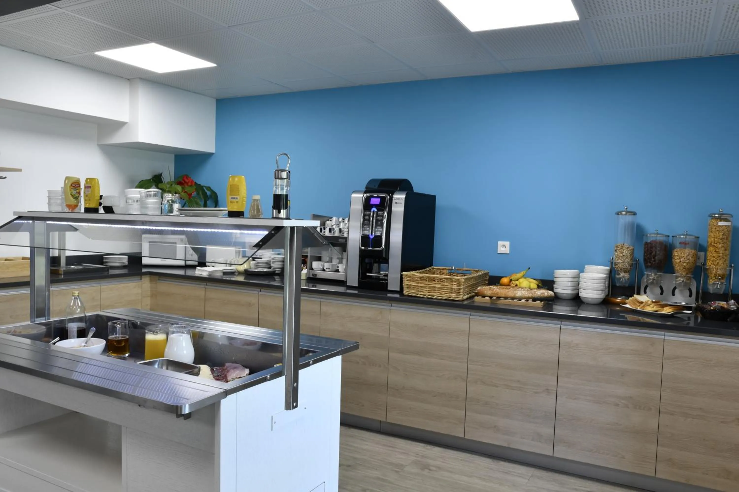 Restaurant/places to eat in Hôtel Lacour