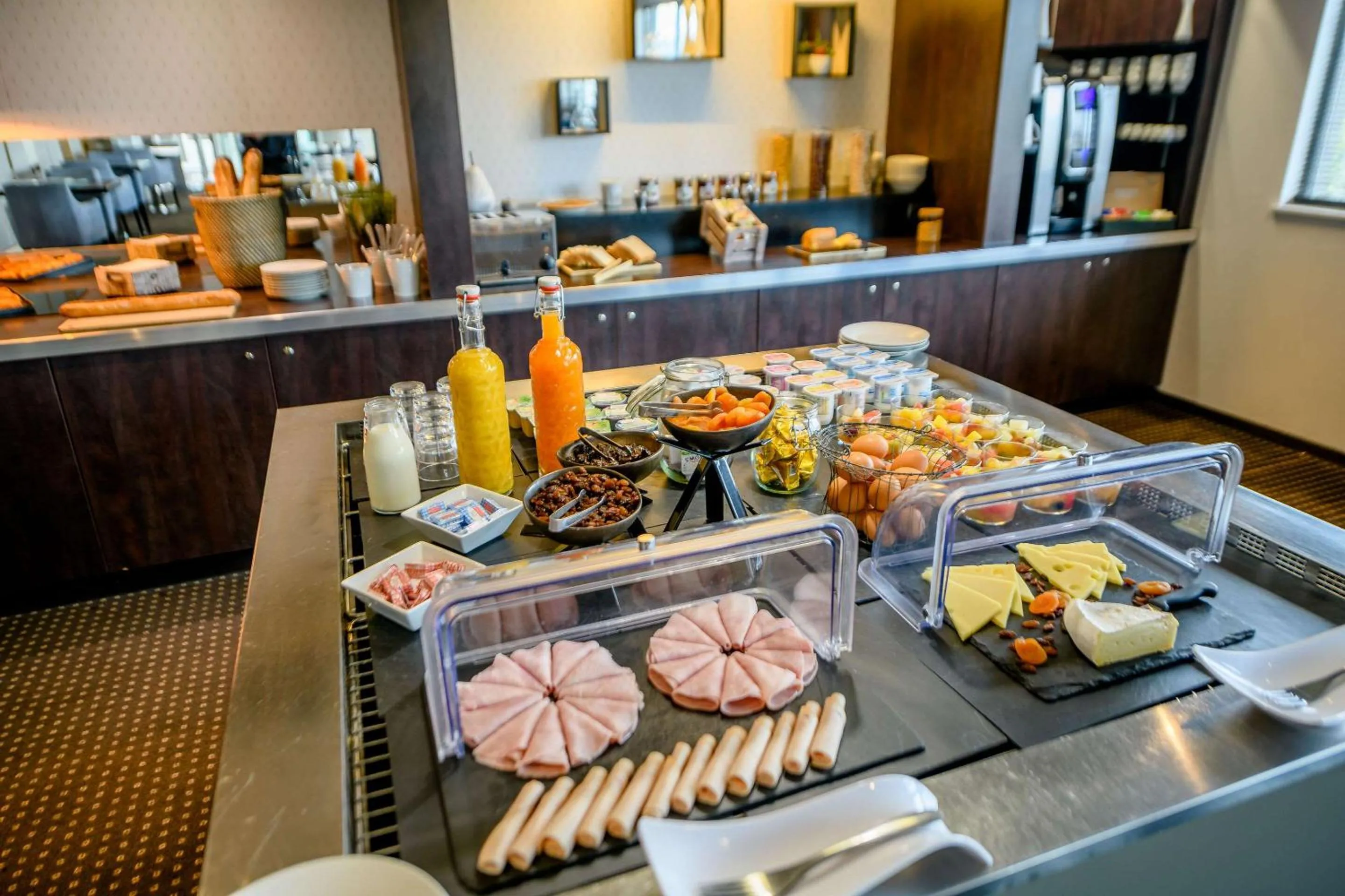 Breakfast in Comfort Aparthotel Bordeaux Begles Arena