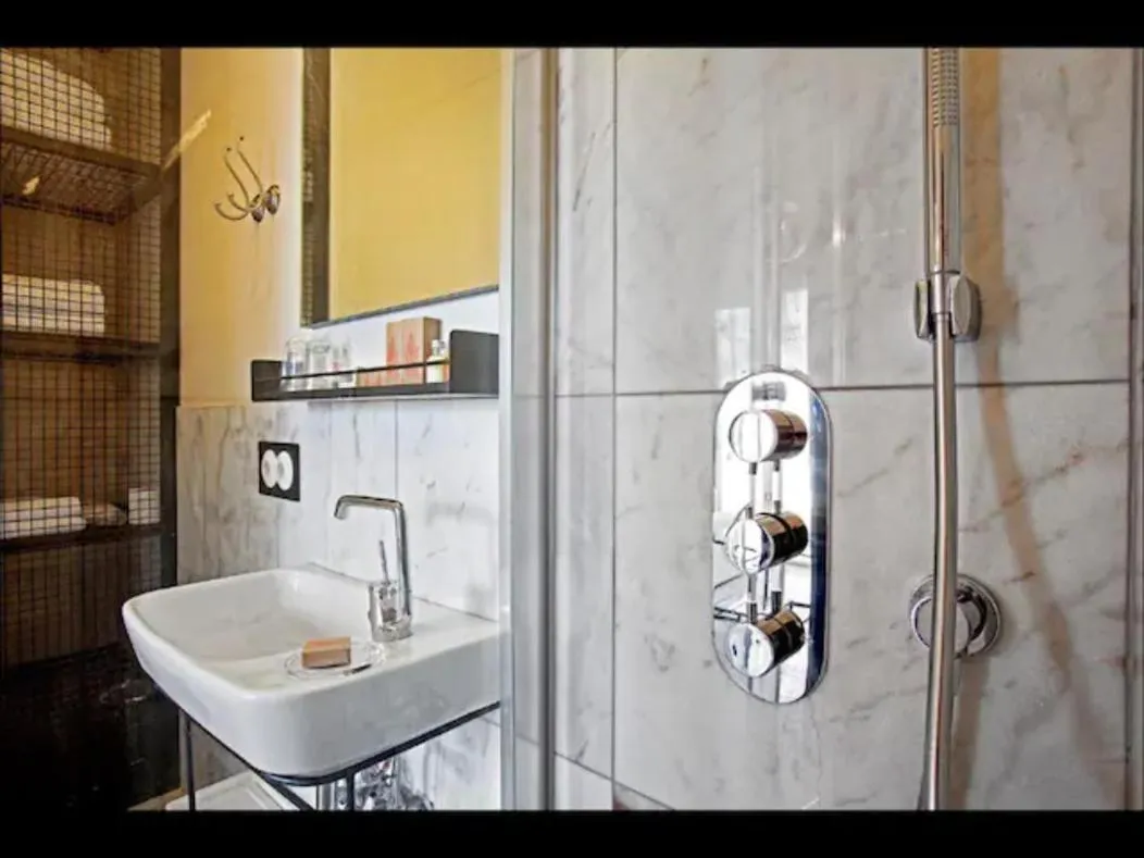 Bathroom in Raven Suites Taksim