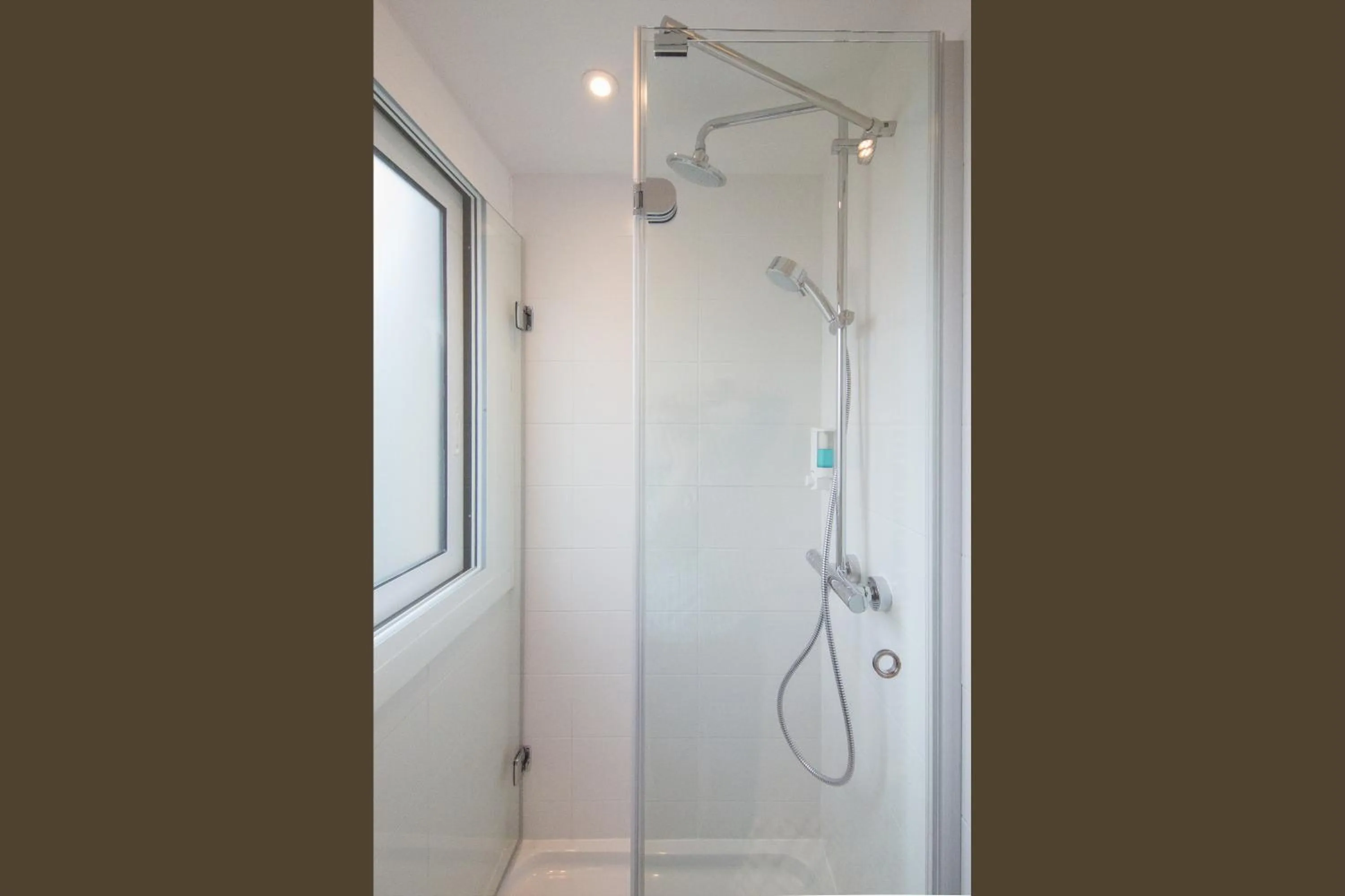 Shower in La Regence