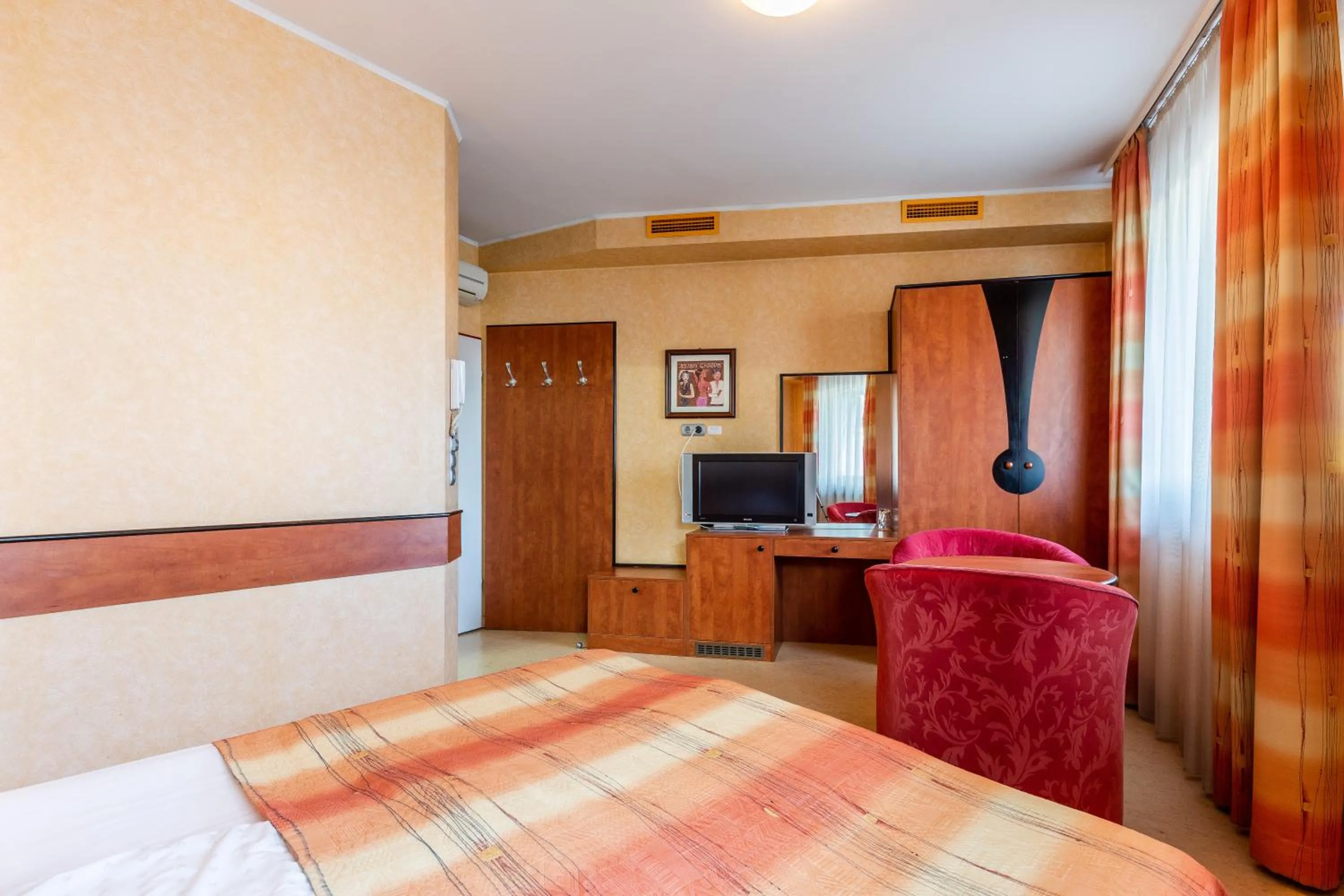 Bed in Corner Motel