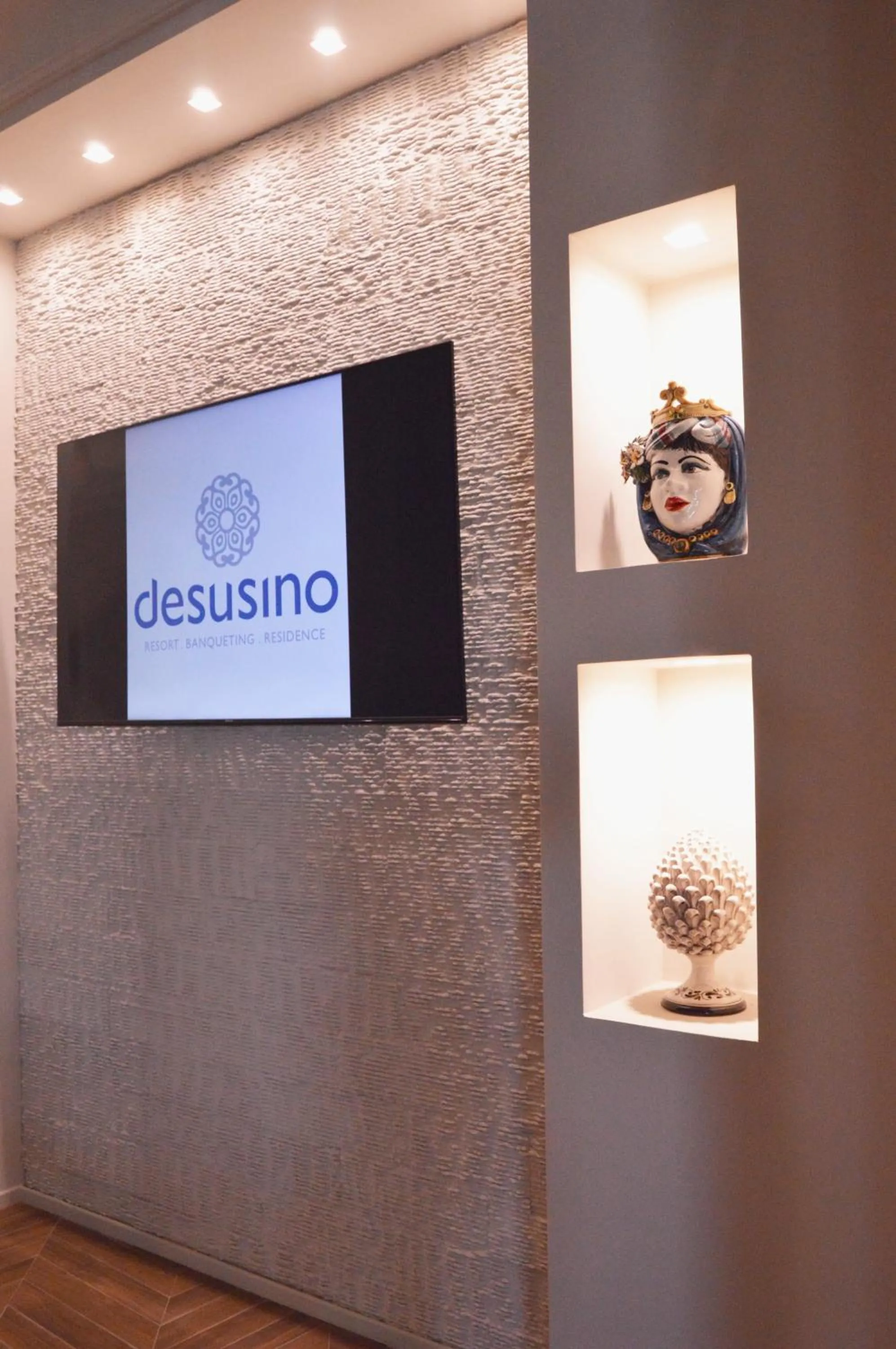 TV and multimedia in Desusino Residence & Hotel