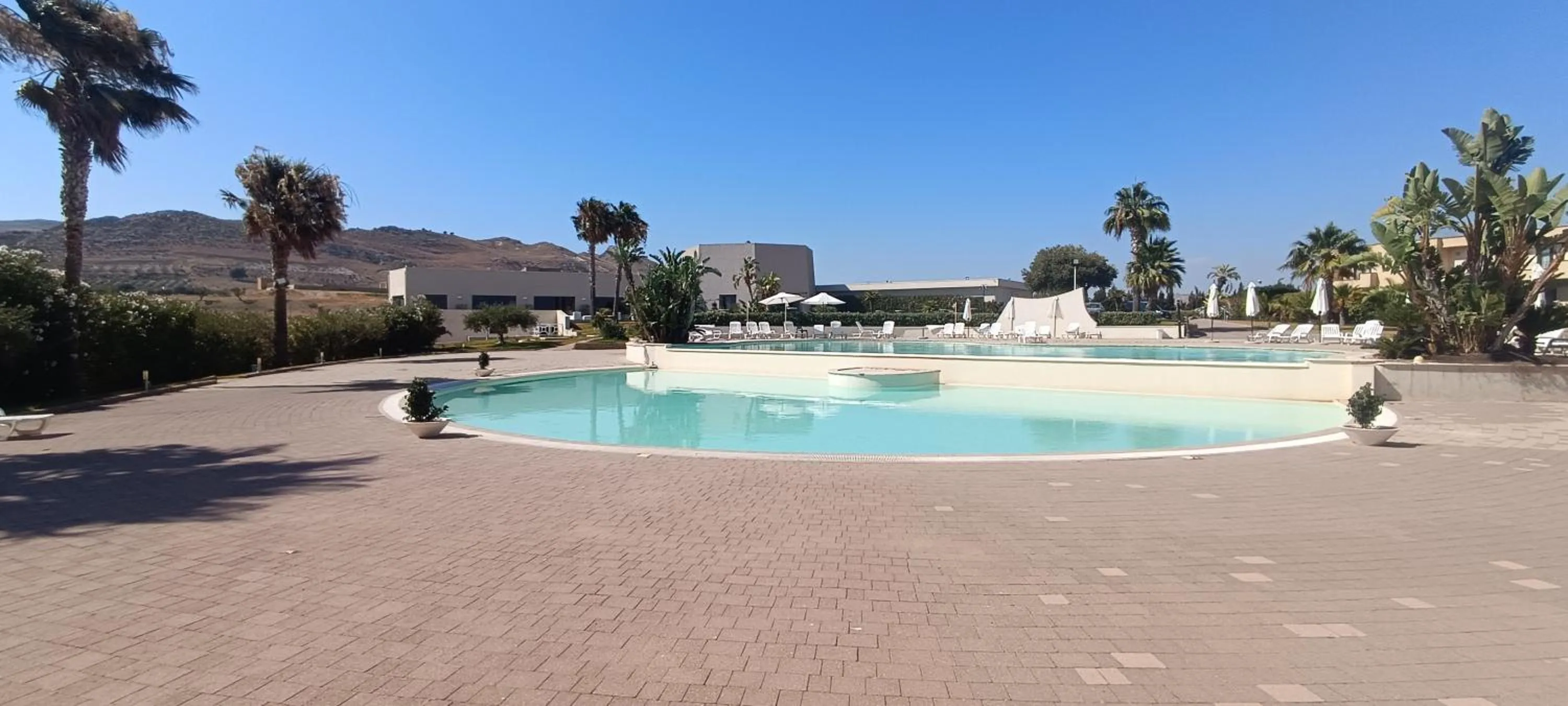 Swimming pool in Desusino Residence & Hotel