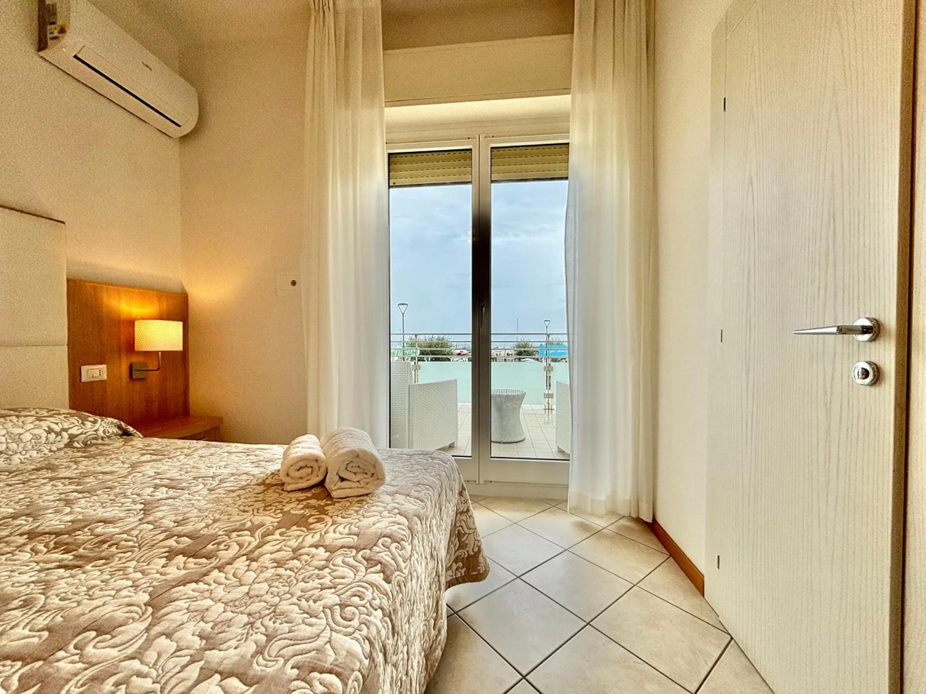 Bedroom, Bed in Hotel Alda