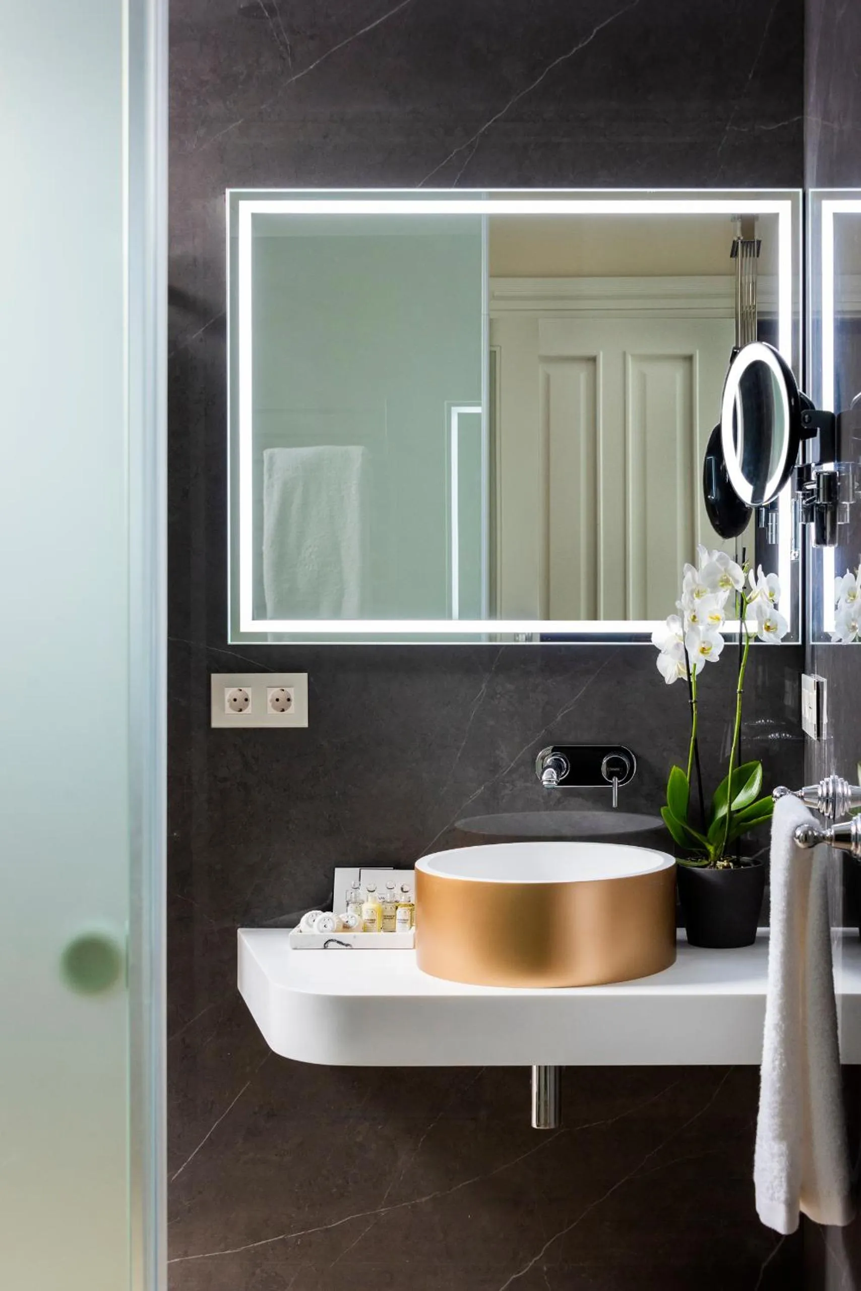 Bathroom in Casa de Triana Luxury Suites by Casa del Poeta