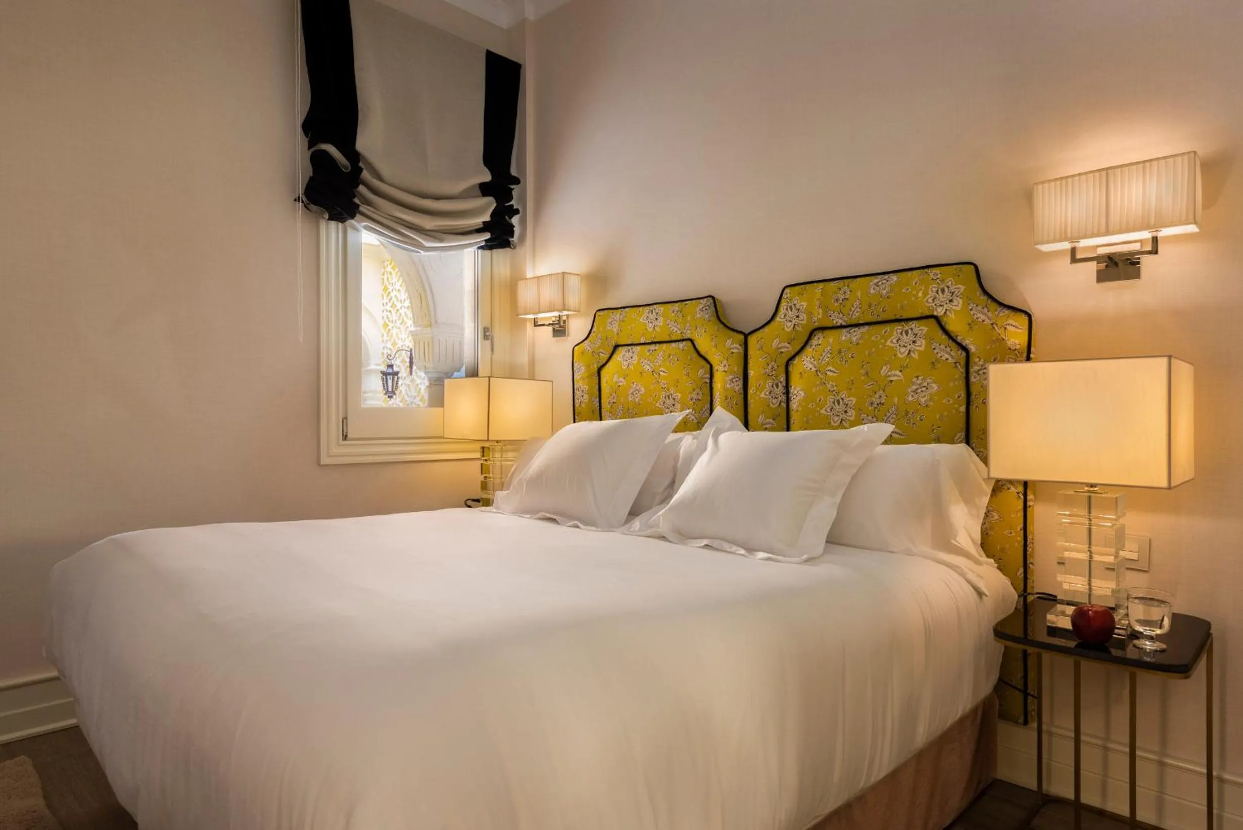 Bed in Casa de Triana Luxury Suites by Casa del Poeta